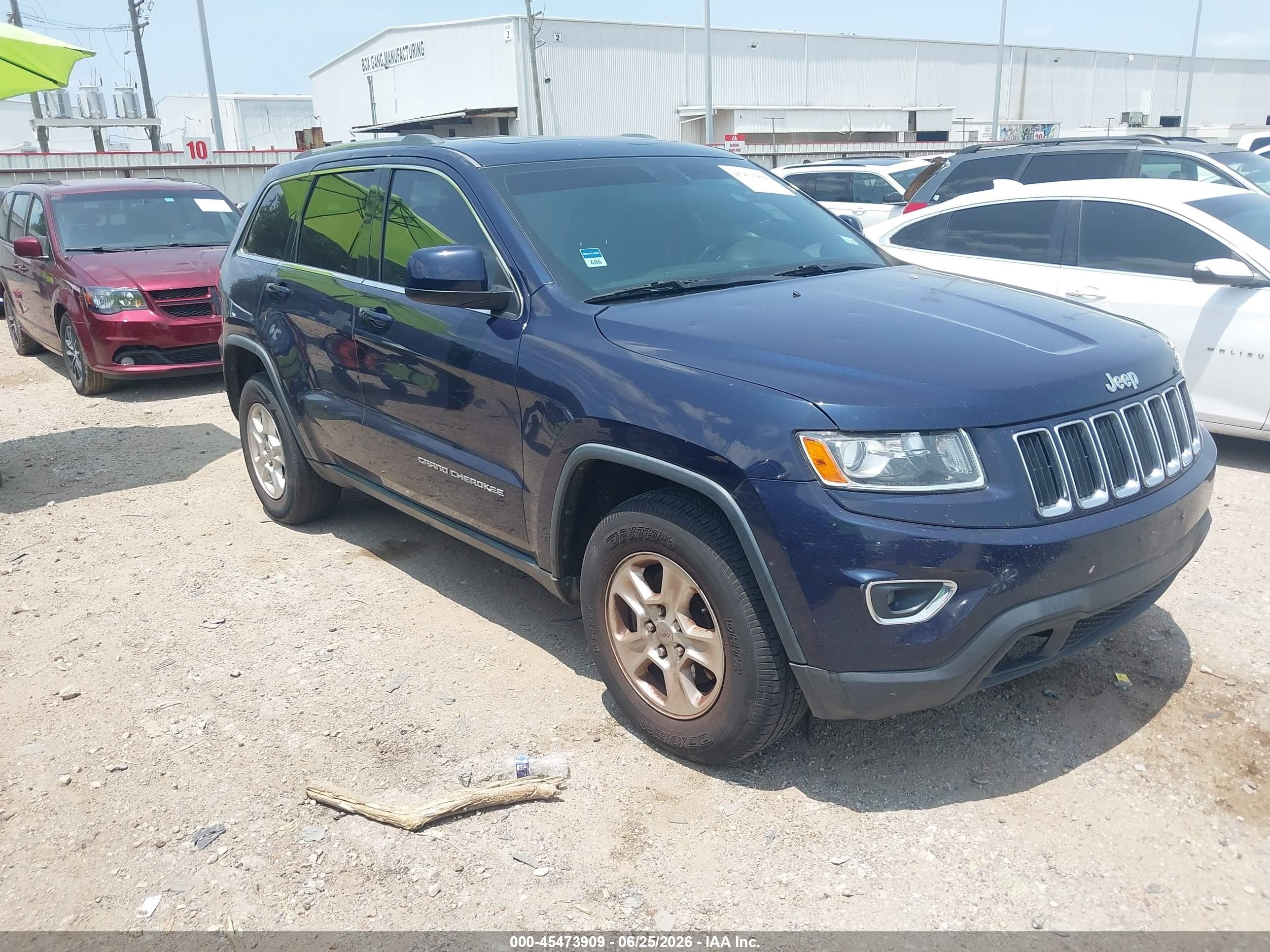 2014 Jeep Grand Cherokee Laredo, VIN 1C4RJEAG1EC270809 — Front end