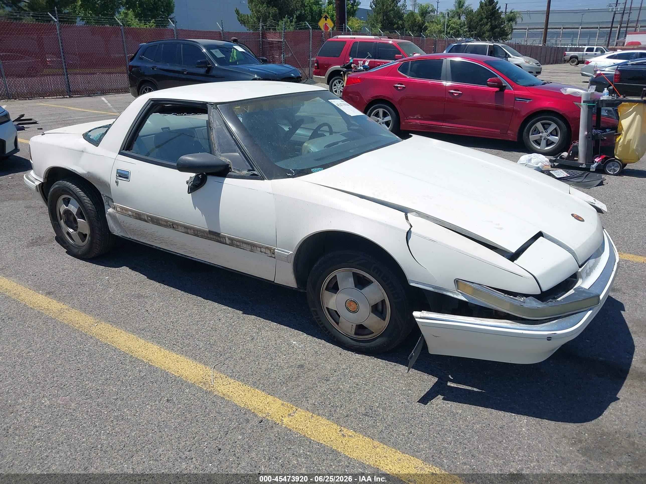 1990 Buick Reatta, VIN 1G4EC13C3LB903174 — Rear end
