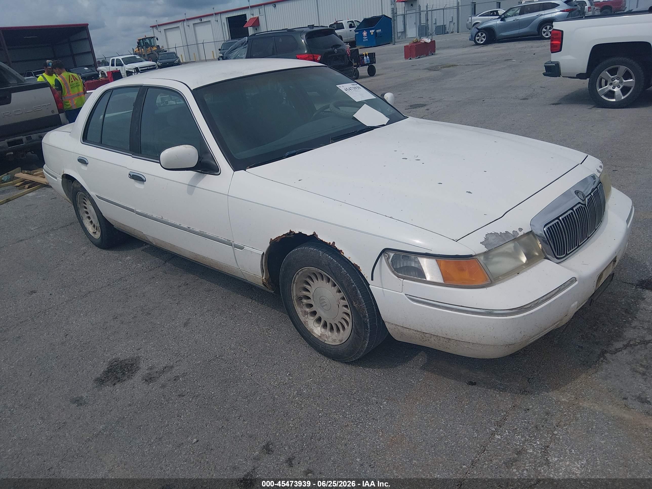 1998 Mercury Grand Marquis LS, VIN 2MEFM75W1WX677359 — Normal wear