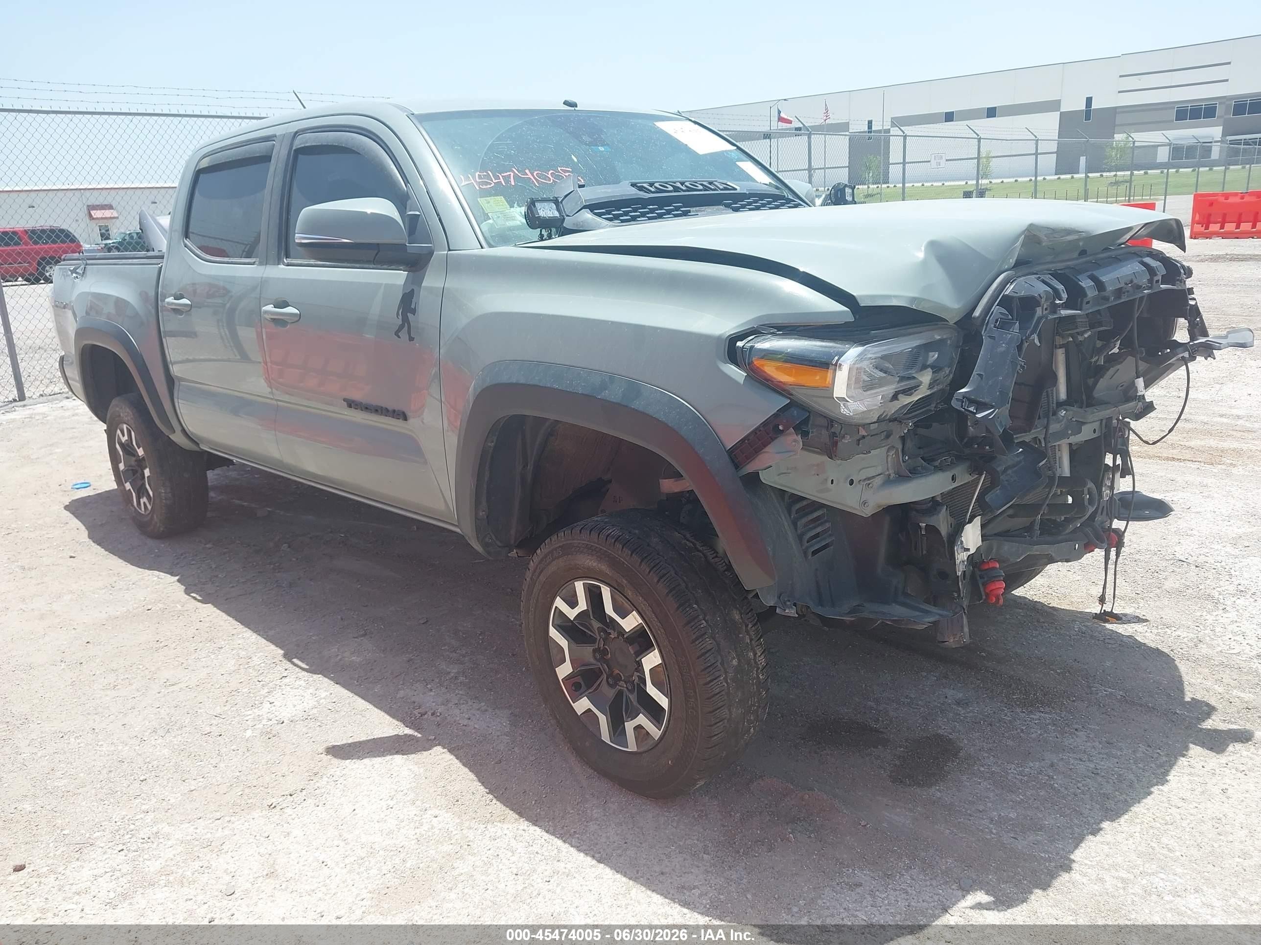 2022 Toyota Tacoma TRD Off Road, VIN 3TMCZ5AN1NM502028 — Front end