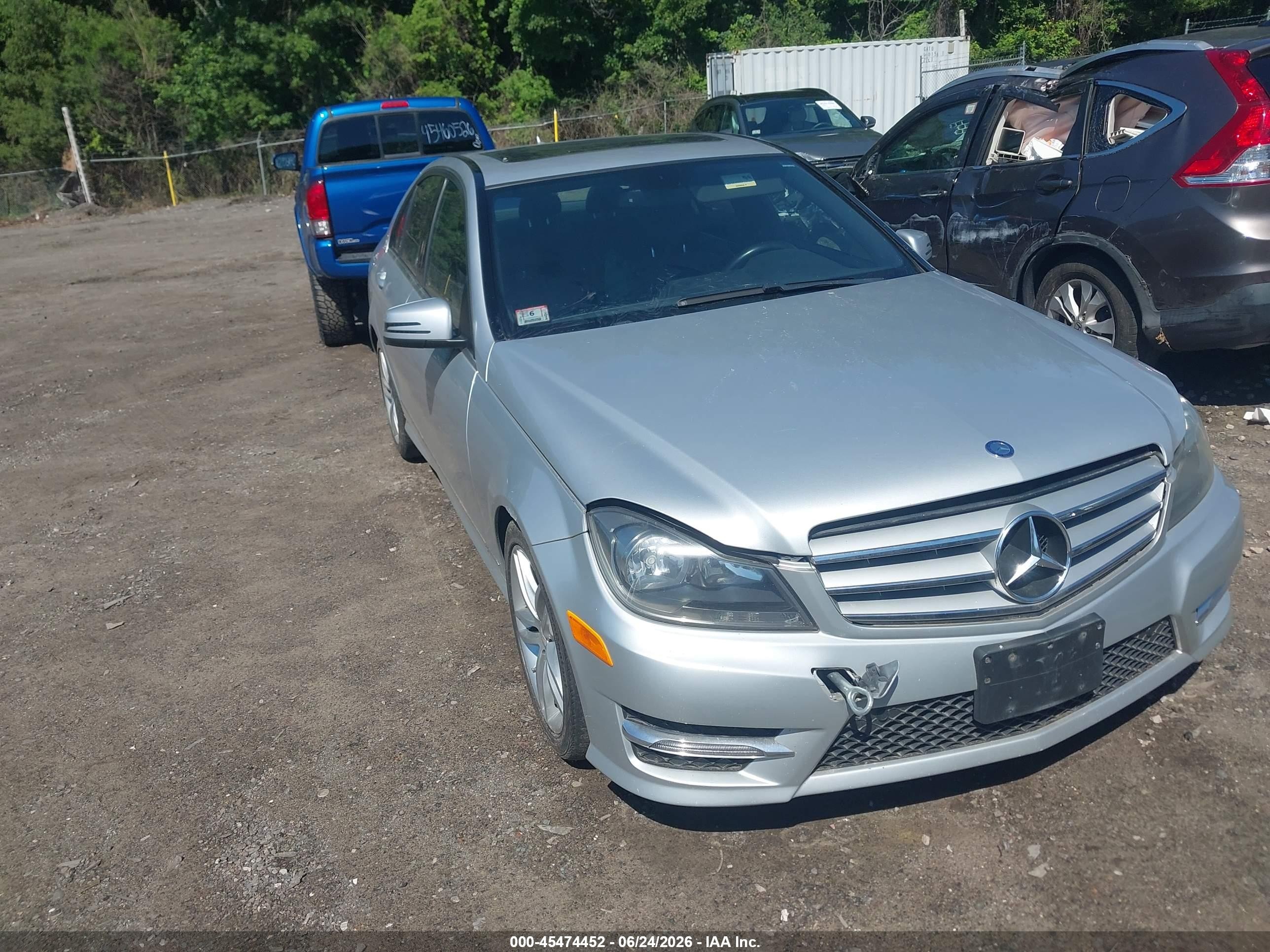 2013 Mercedes-Benz C 300 Sport, VIN WDDGF8AB7DR281264 — Обычный износ