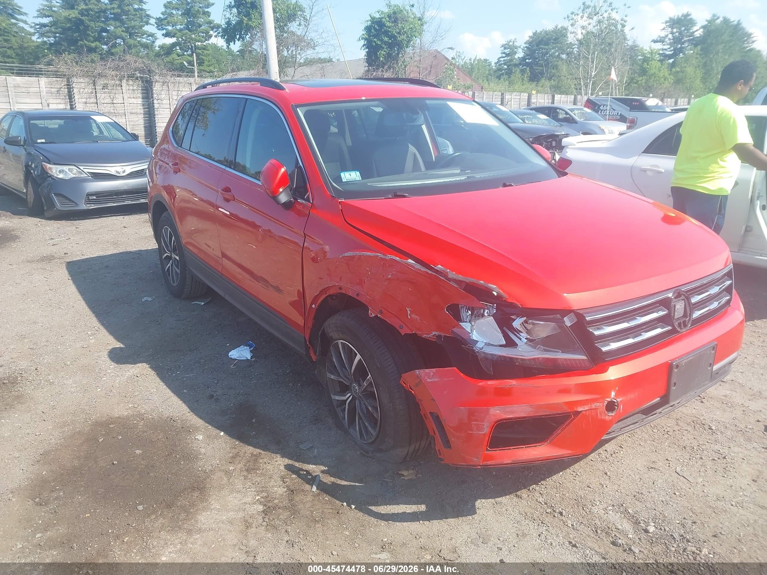 2019 Volkswagen Tiguan SE, VIN 3VV2B7AX2KM135442 — Front end