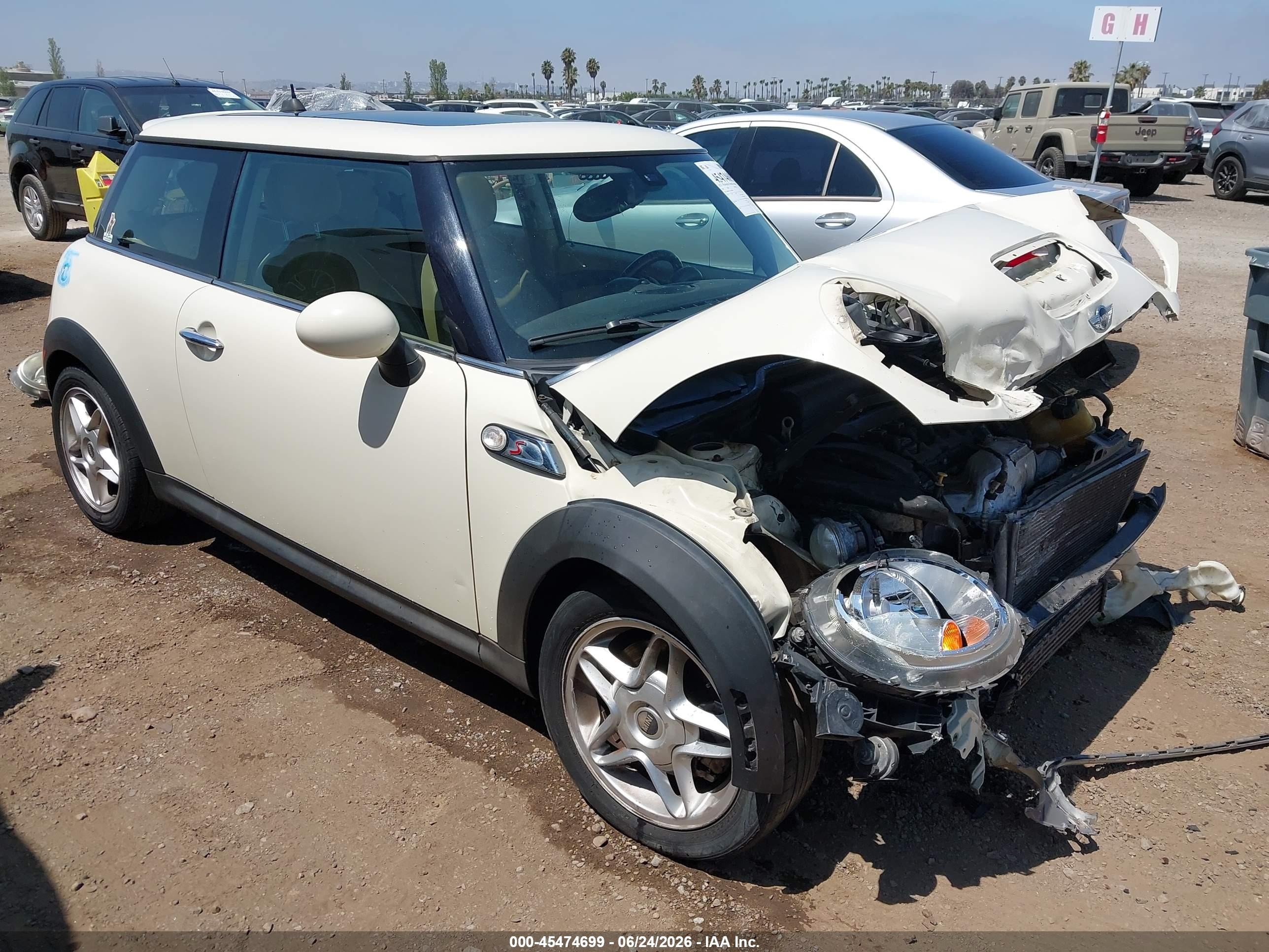 2010 MINI Hardtop S, VIN WMWMF7C54ATW88422 — Front end