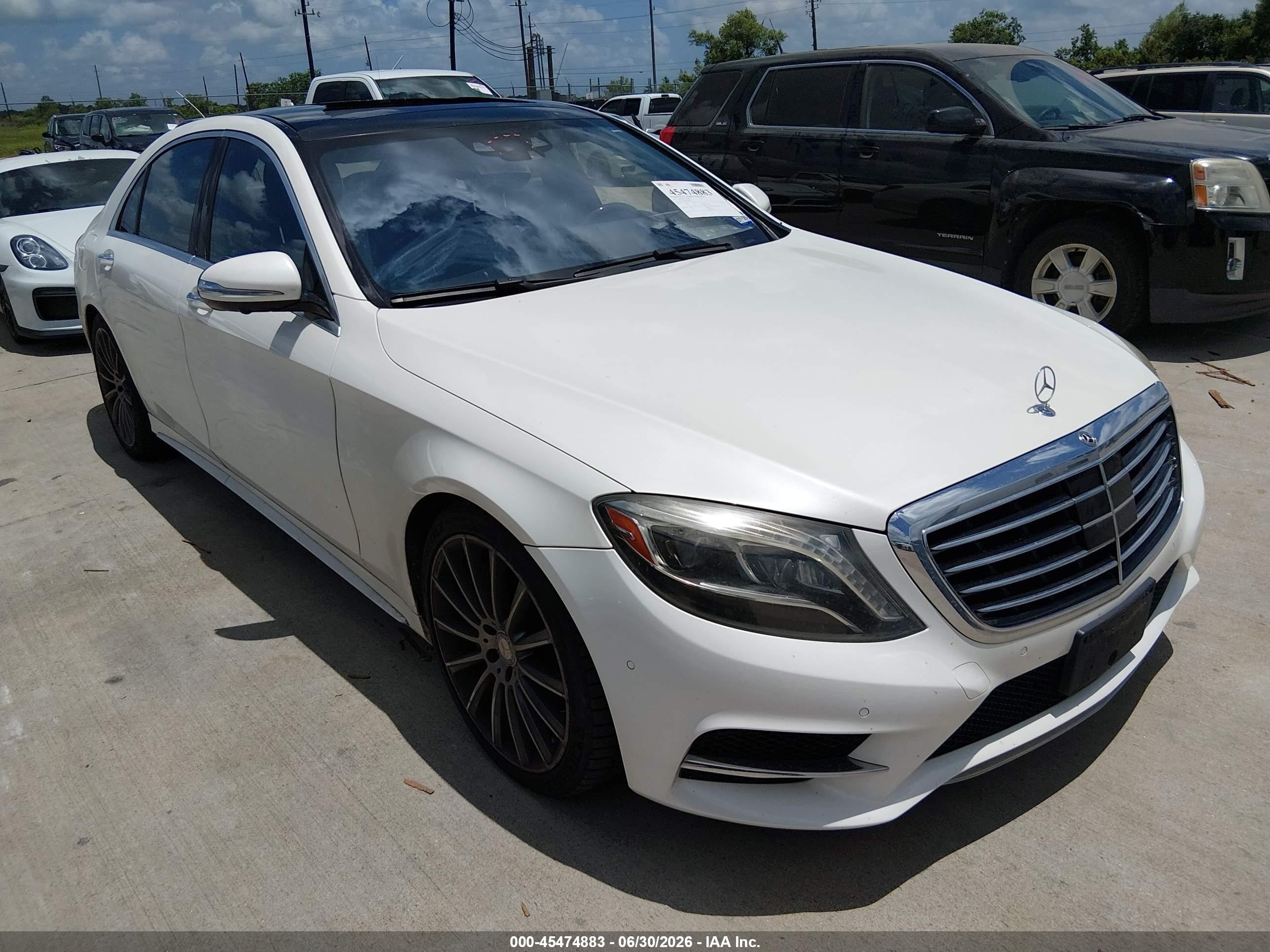 2015 Mercedes-Benz S 550, VIN WDDUG8CB9FA068864 — Roof