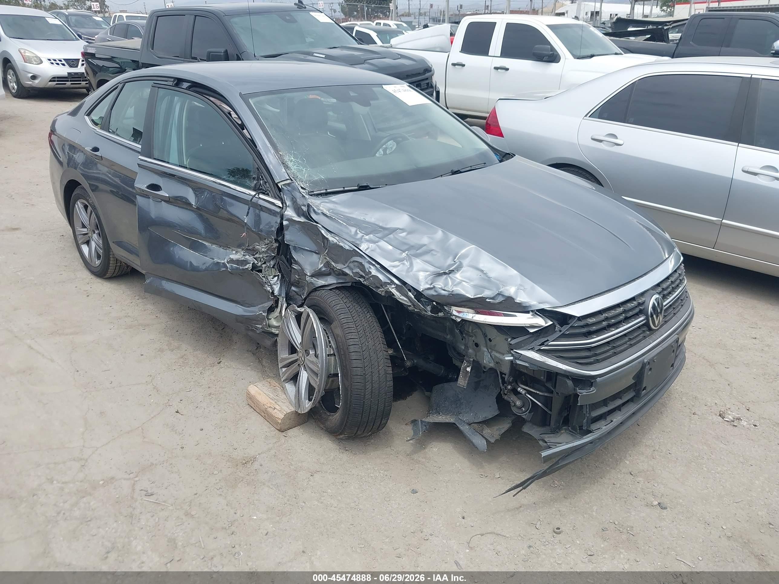 2022 Volkswagen Jetta SE, VIN 3VWEM7BU0NM010094 — Side