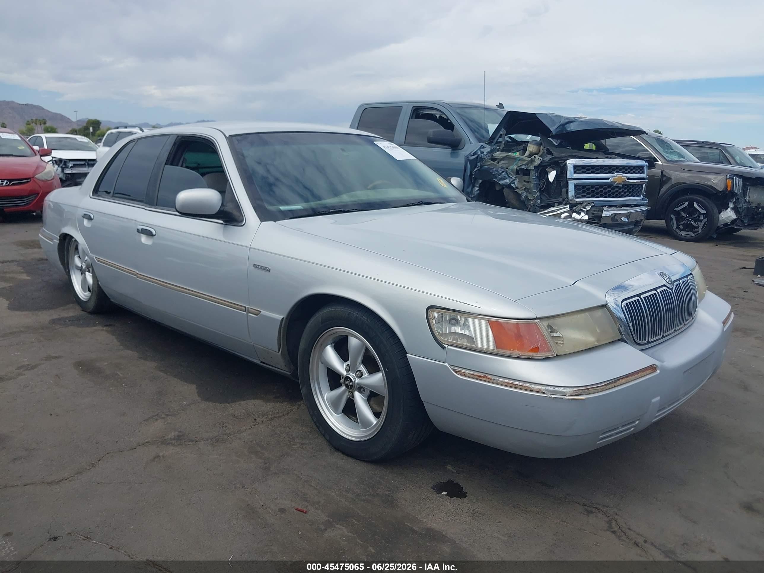 2002 Mercury Grand Marquis LS Premium, VIN 2MEFM75W12X644226 — Rear end