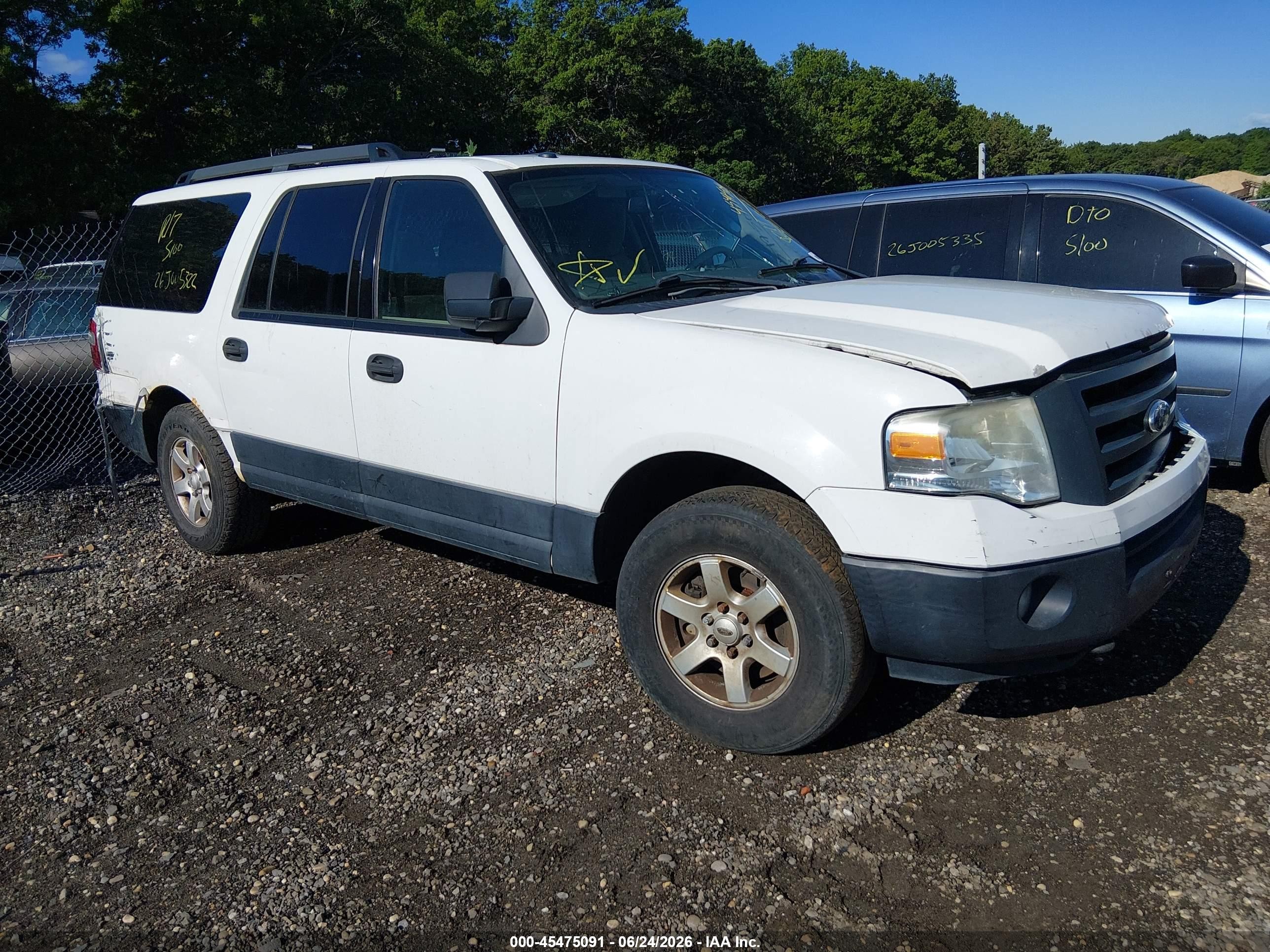2014 Ford Expedition Max XL, VIN 1FMJK1G52EEF23869 — Side