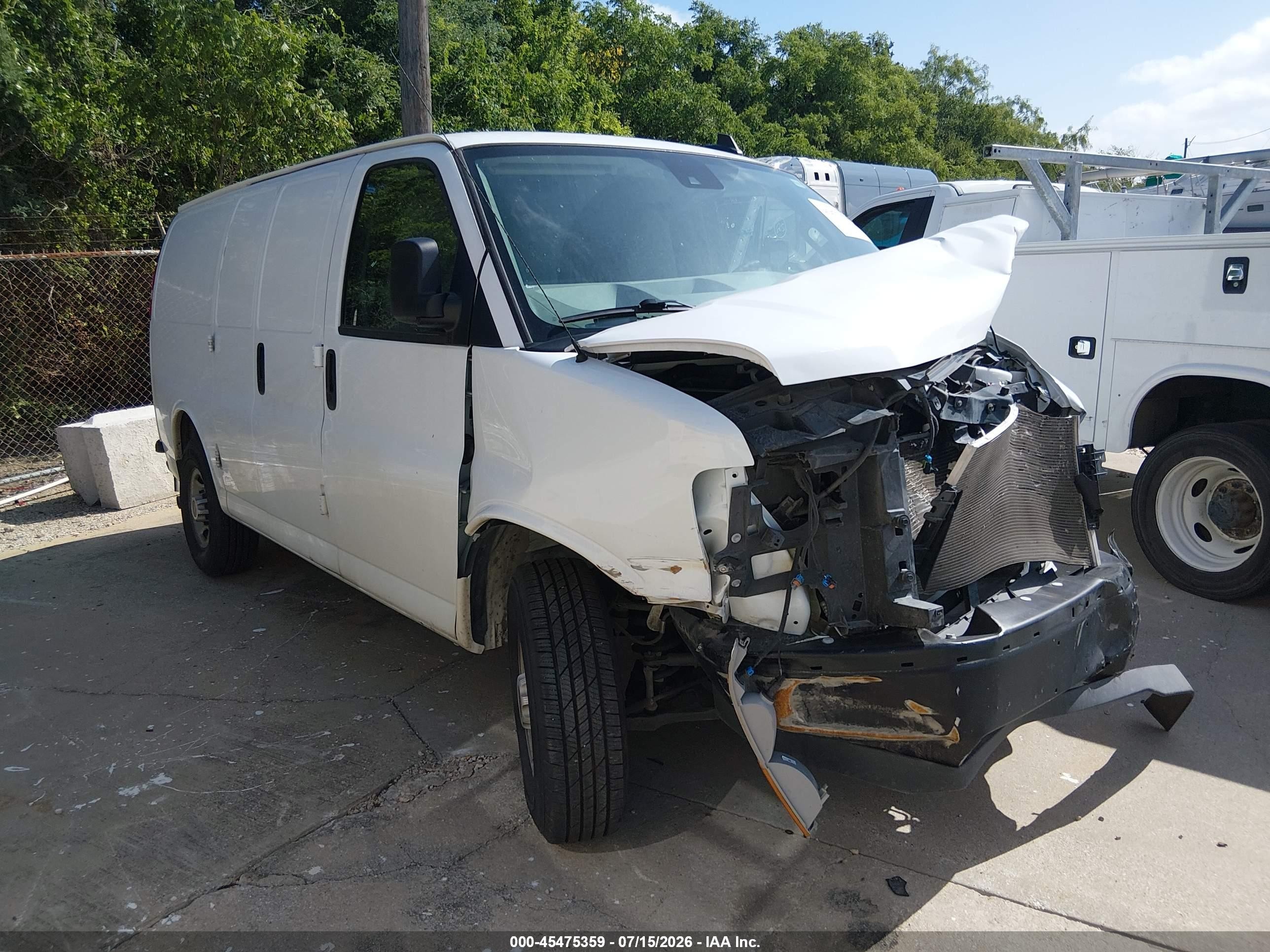 2024 GMC Savana Cargo, VIN 1GTW7AFP3R1165628 — Front end