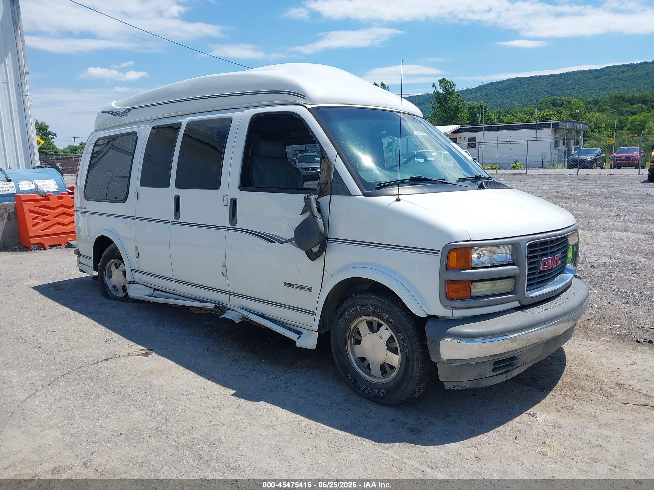2002 GMC Savana, VIN 1GDFG15R521176215 — Side