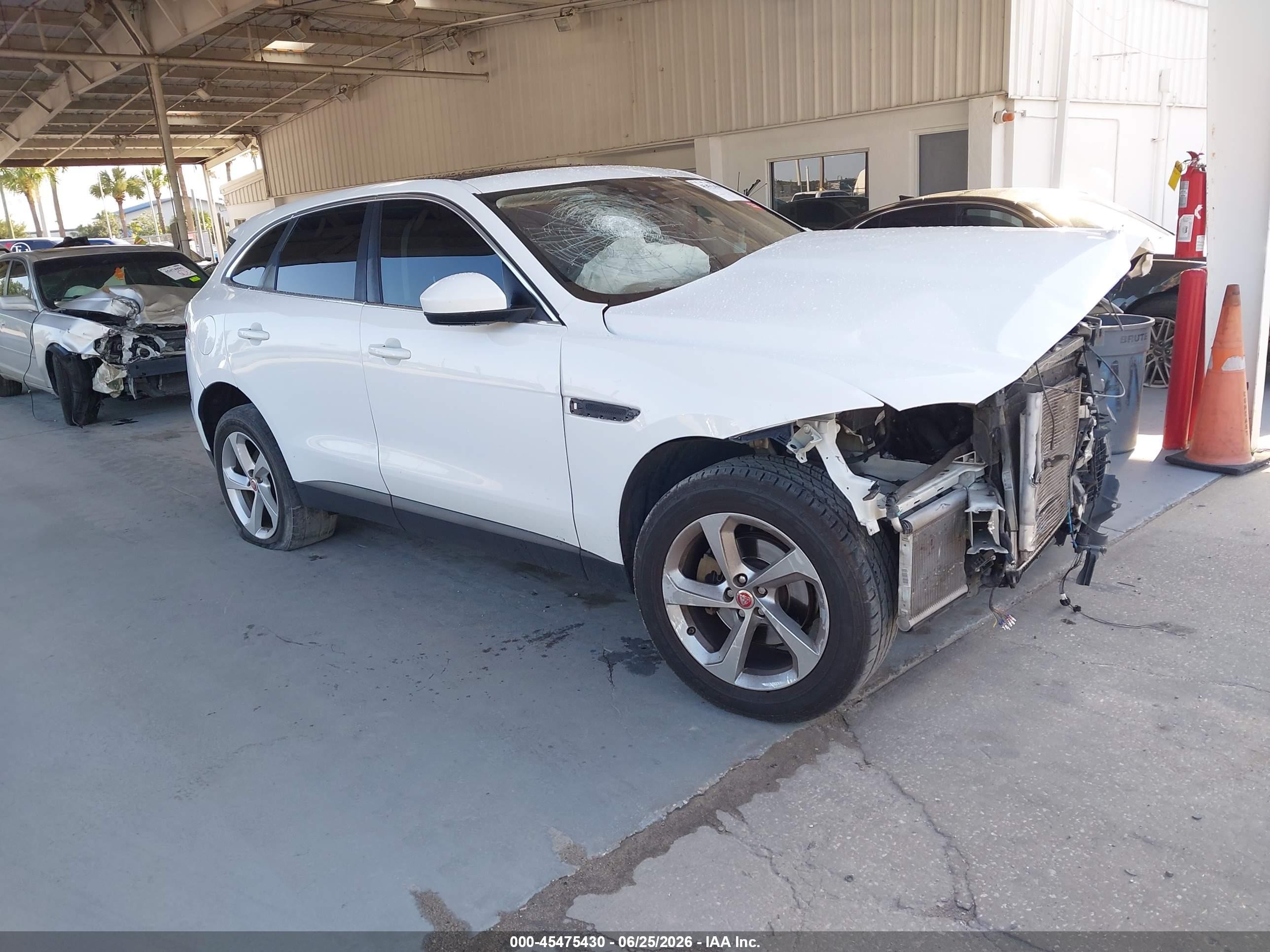 2019 Jaguar F-Pace 25t, VIN SADCS2FX4KA601792 — Front end