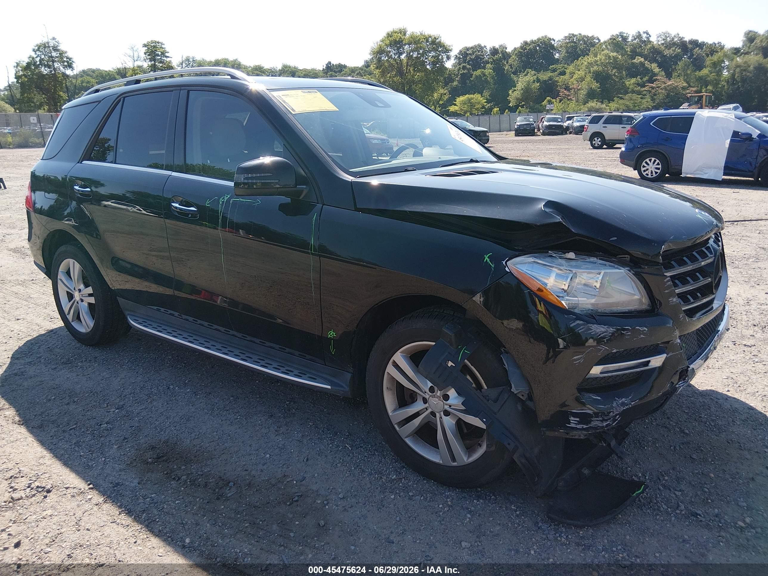 2015 Mercedes-Benz M 350, VIN 4JGDA5HB8FA518583 — Front end
