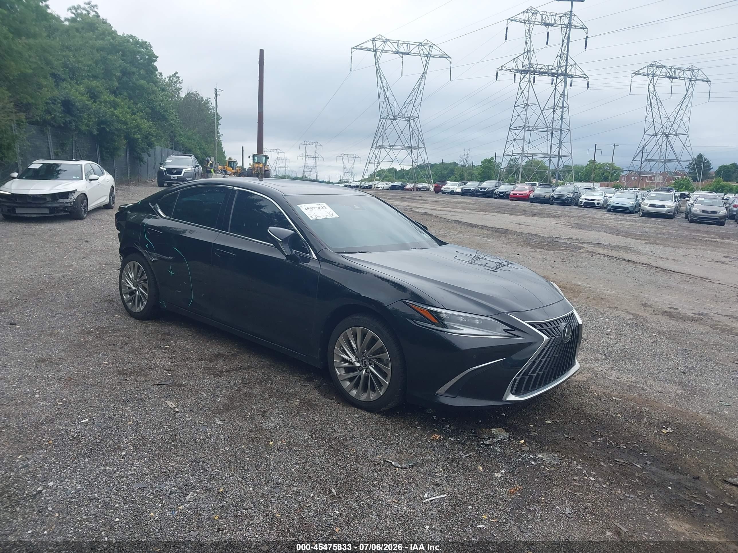 2023 Lexus ES 300h Luxury, VIN 58AEA1C16PU031032 — Зад