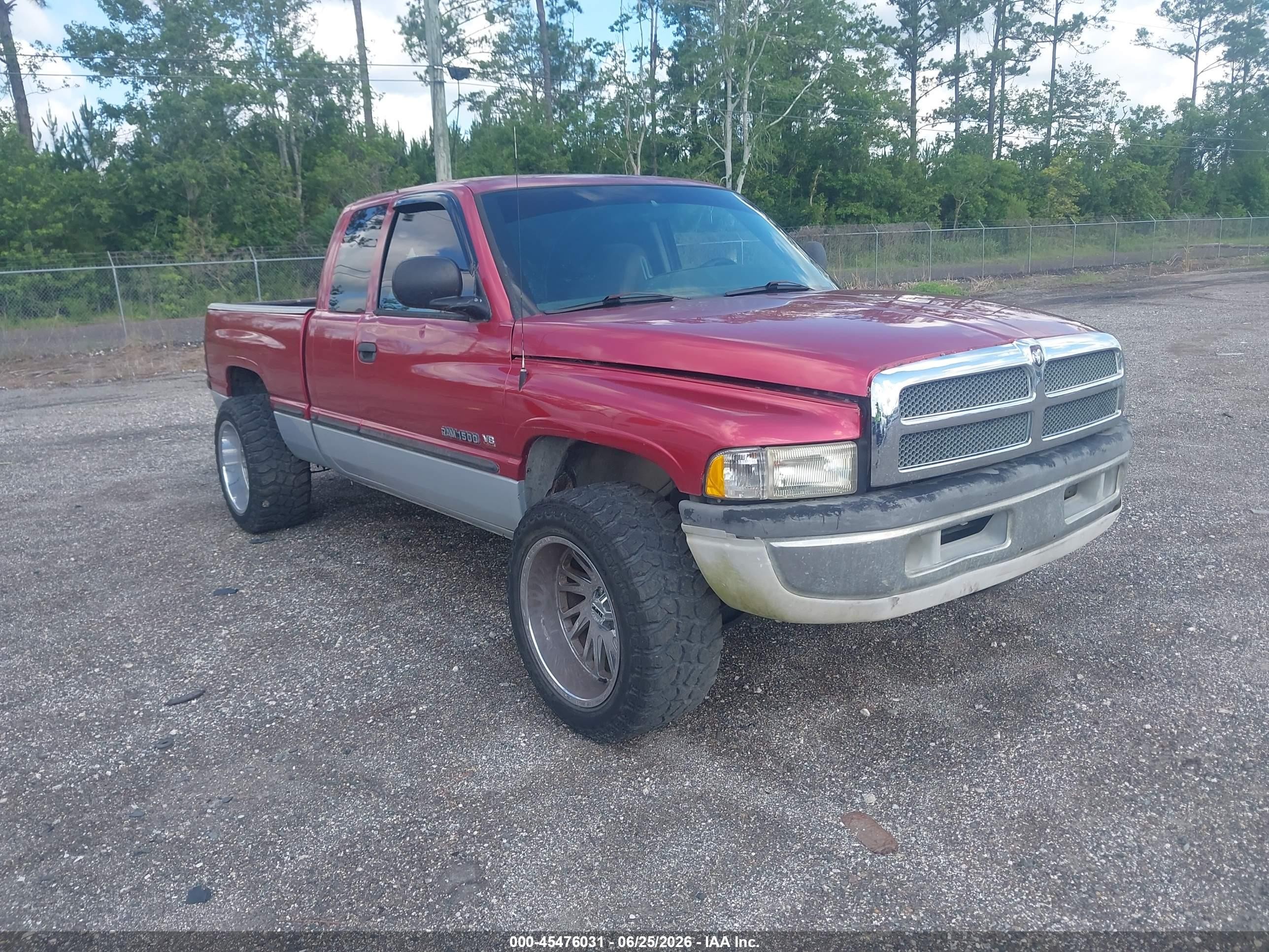 1998 Dodge 1500, VIN 3B7HC13Z6WG236196 — Front end