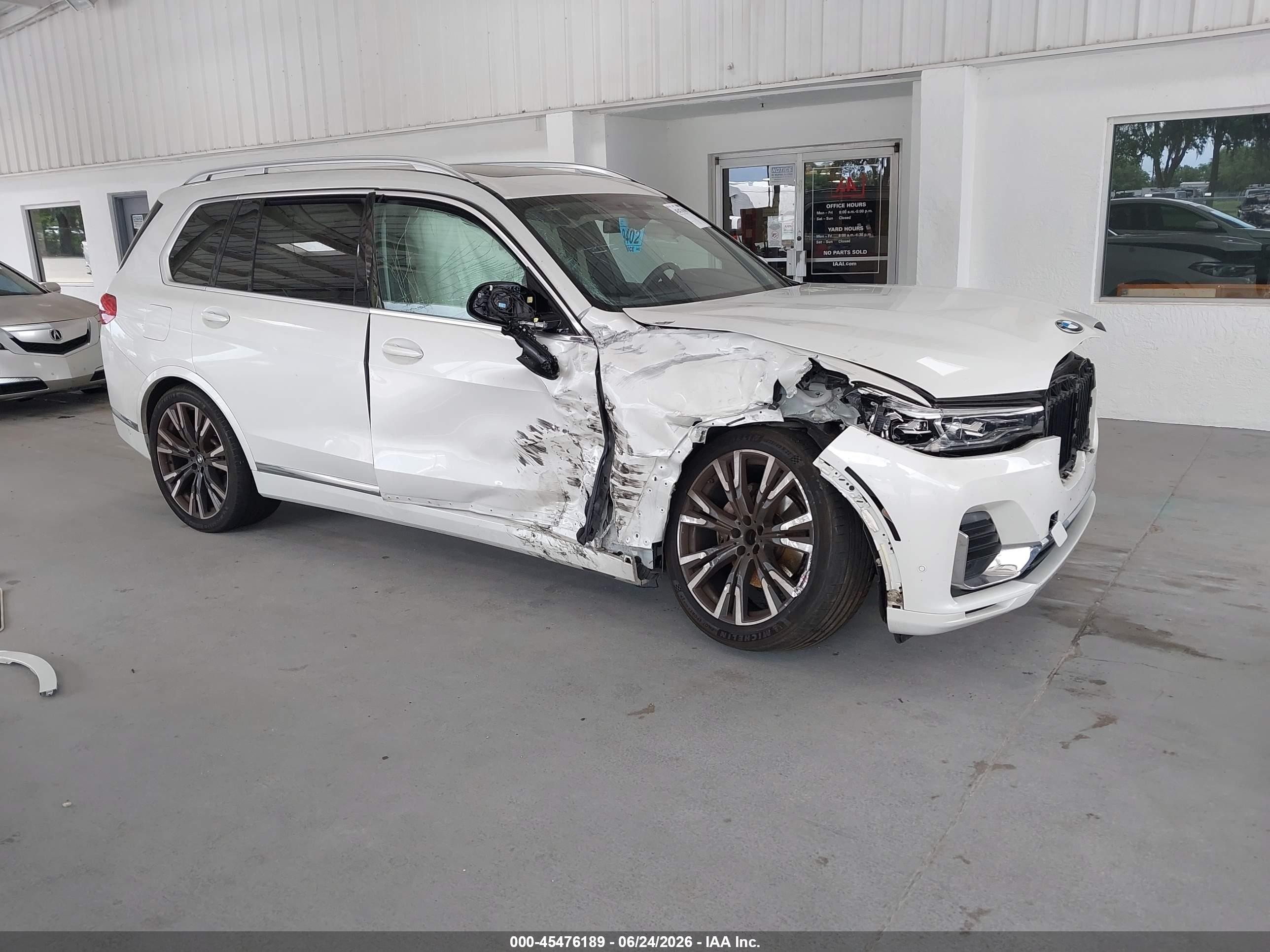 2022 BMW X7 xDrive40i, VIN 5UXCW2C08N9L97266 — Перед