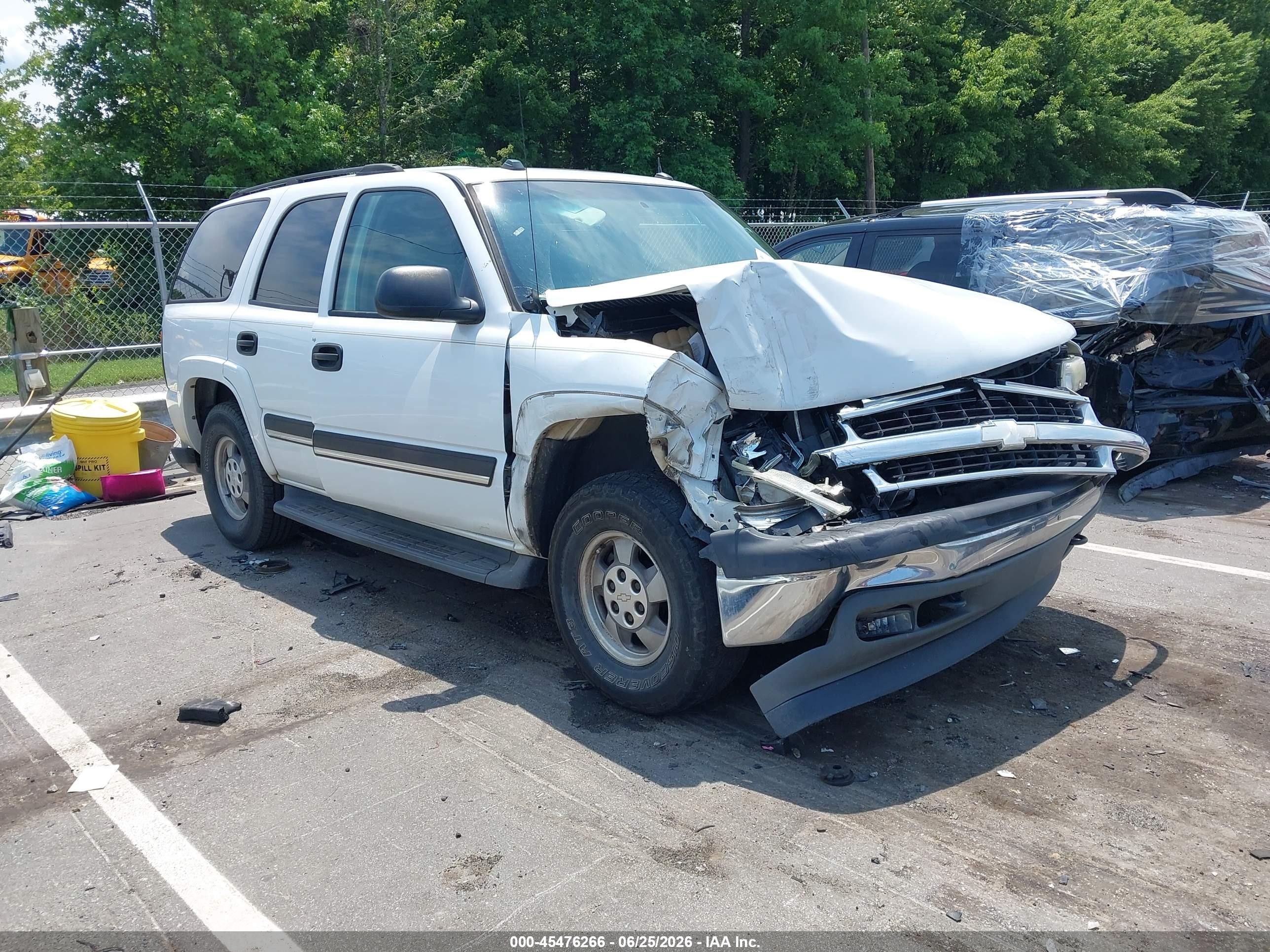 2005 Chevrolet Tahoe LT, VIN 1GNEK13T15R161592 — Перед