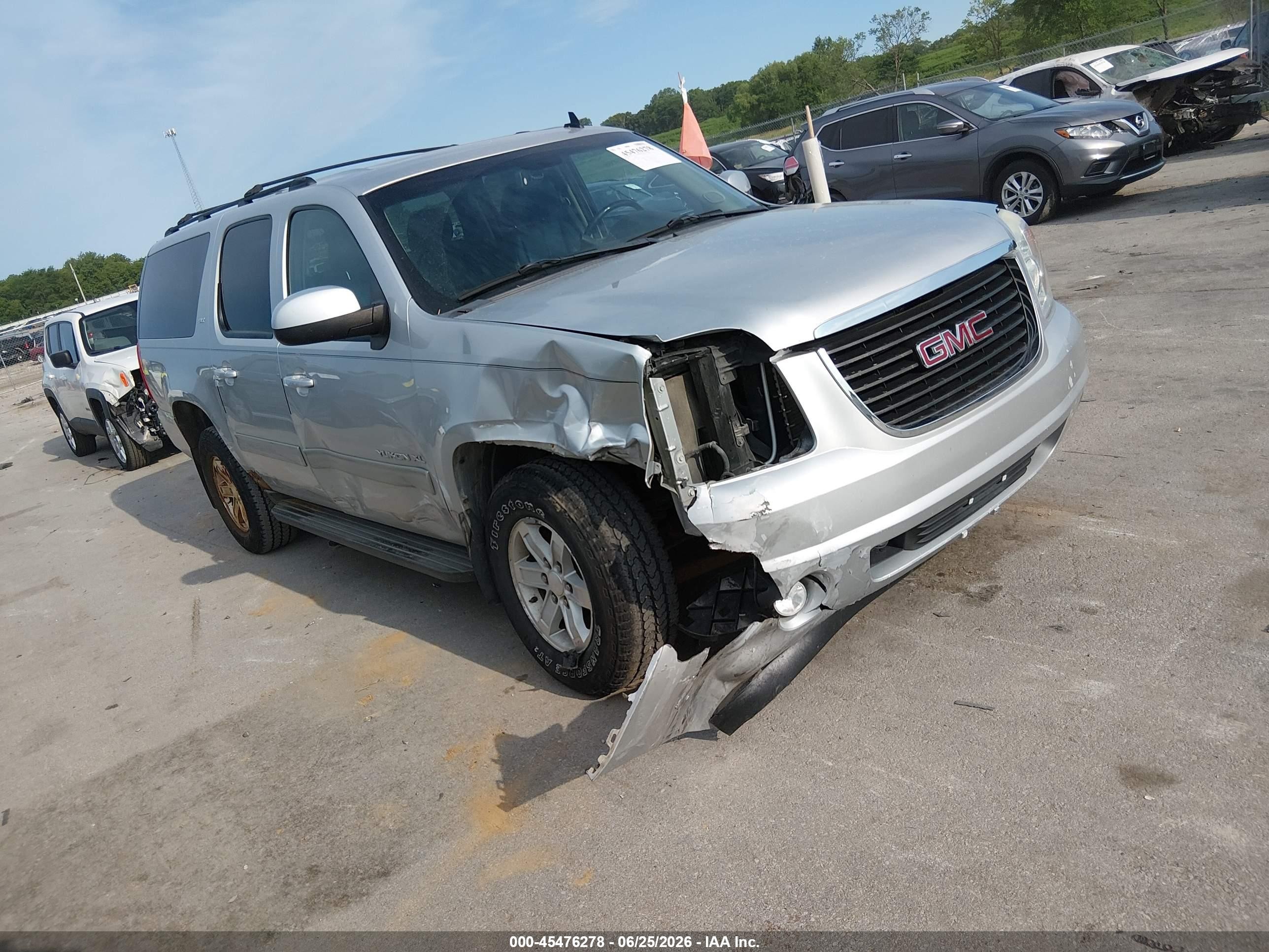 2013 GMC Yukon XL SLT, VIN 1GKS2KE76DR326511 — Front end