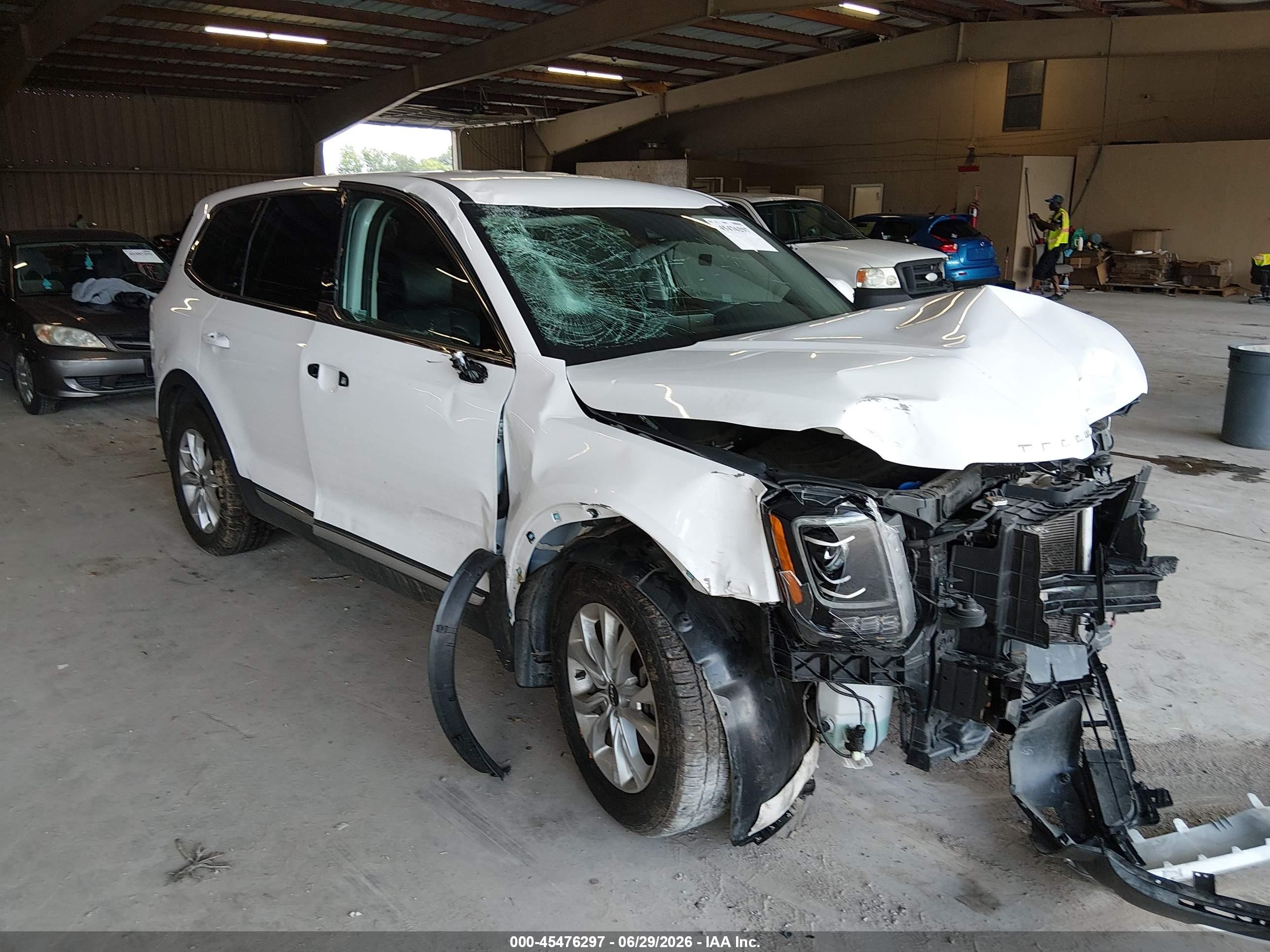 2022 Kia Telluride LX, VIN 5XYP2DHC6NG205452 — Front end