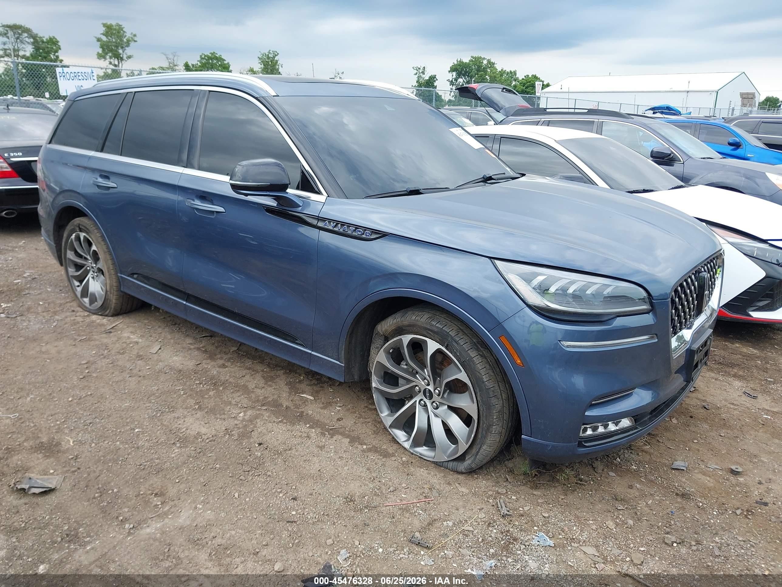 2021 Lincoln Aviator Grand Touring, VIN 5LMYJ8XYXMNL00656 — Front end