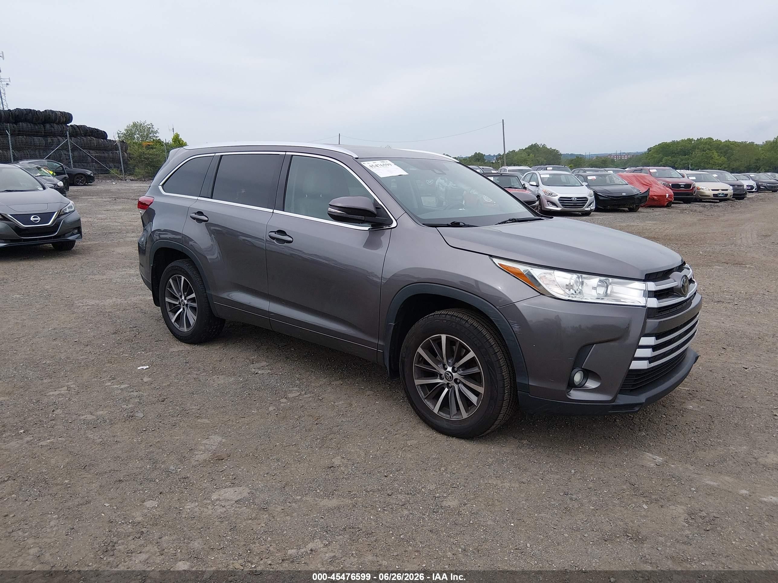 2017 Toyota Highlander XLE, VIN 5TDJZRFH5HS390596 — Rear end