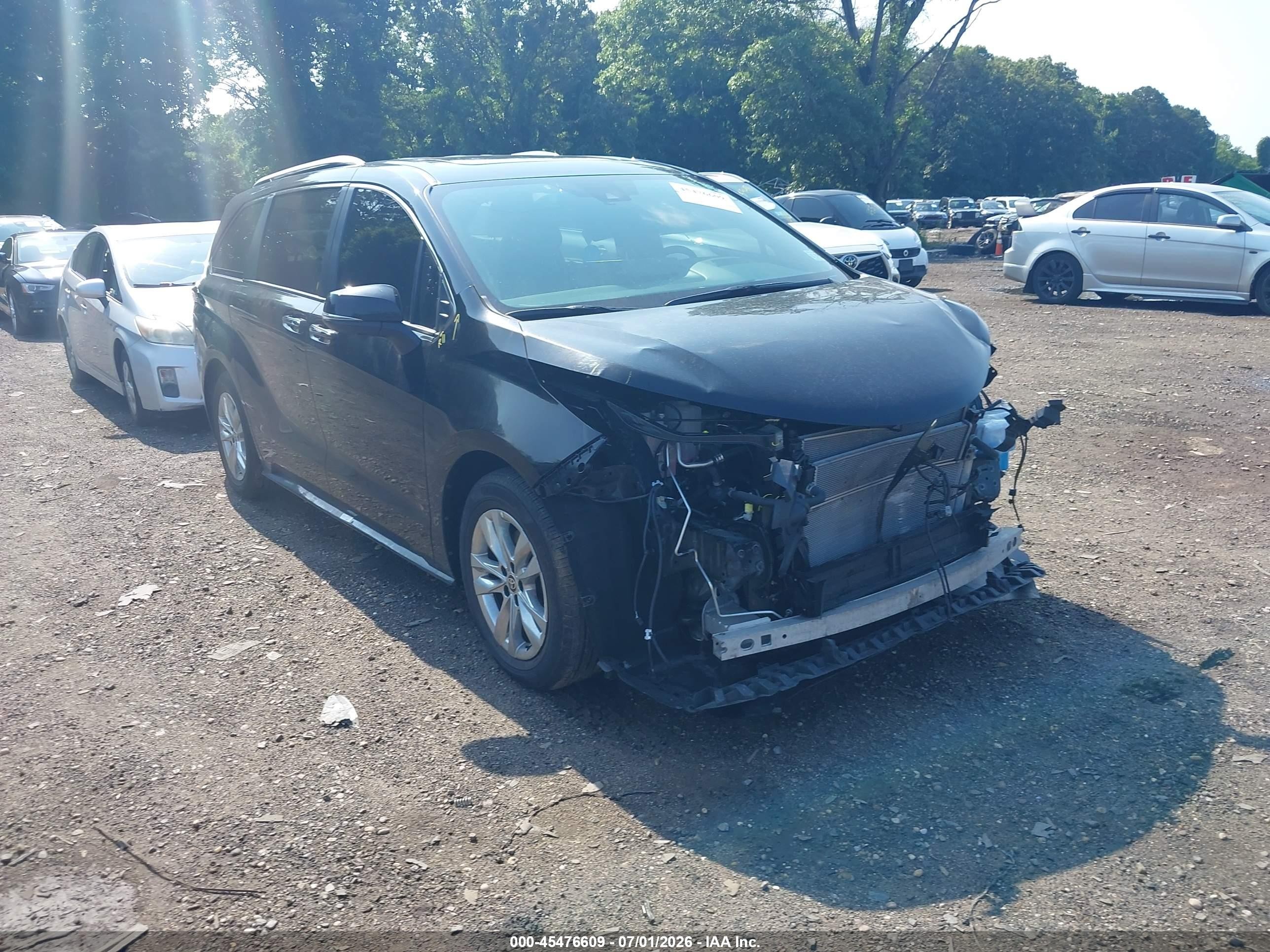 2026 Toyota Sienna Limited, VIN 5TDZSKFC3TS232091 — Front end