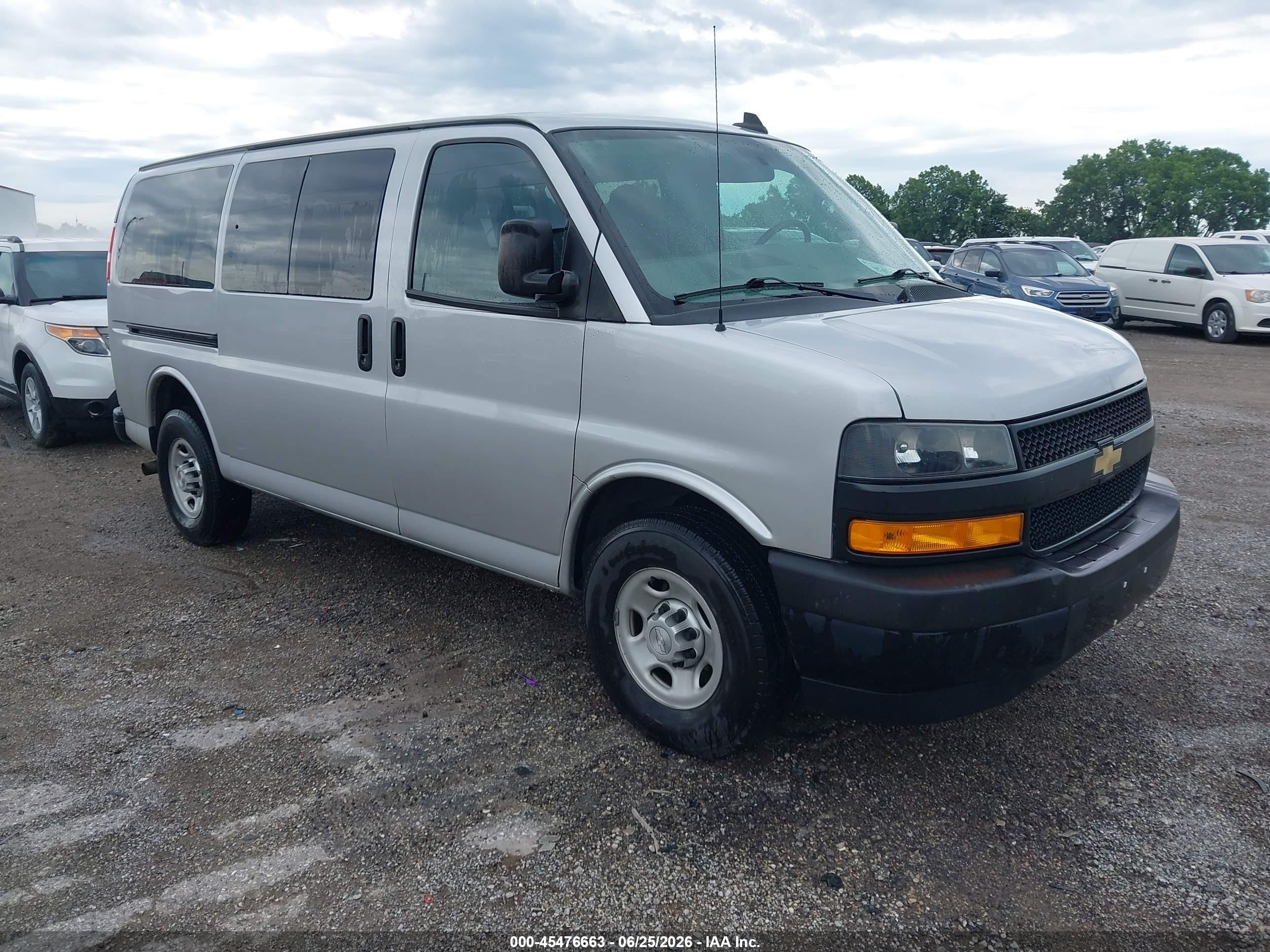 2019 Chevrolet Express Passenger LS, VIN 1GAWGEFG1K1330582 — Normal wear
