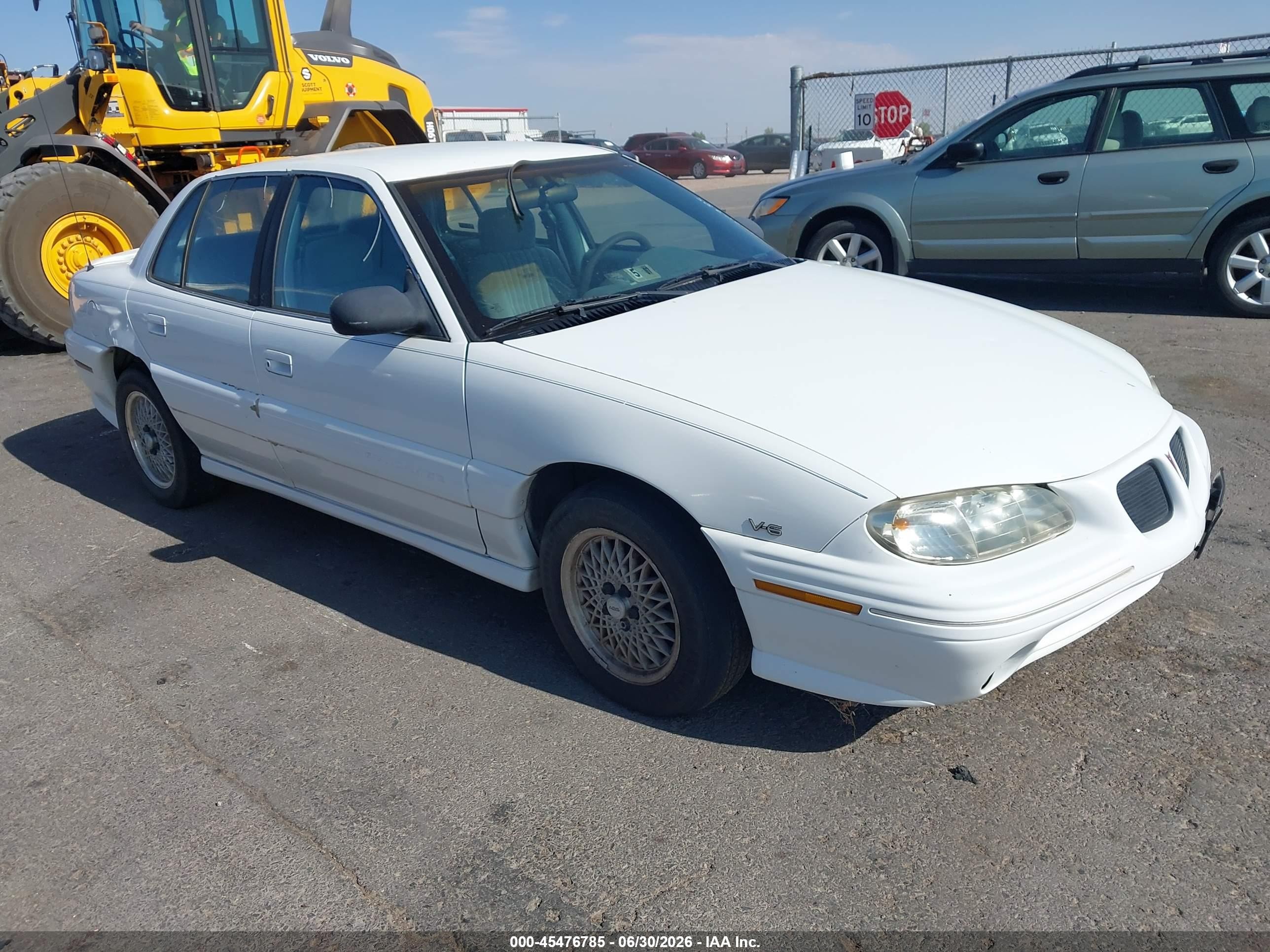 1997 Pontiac Grand Am SE, VIN 1G2NE52M9VM537961 — Side