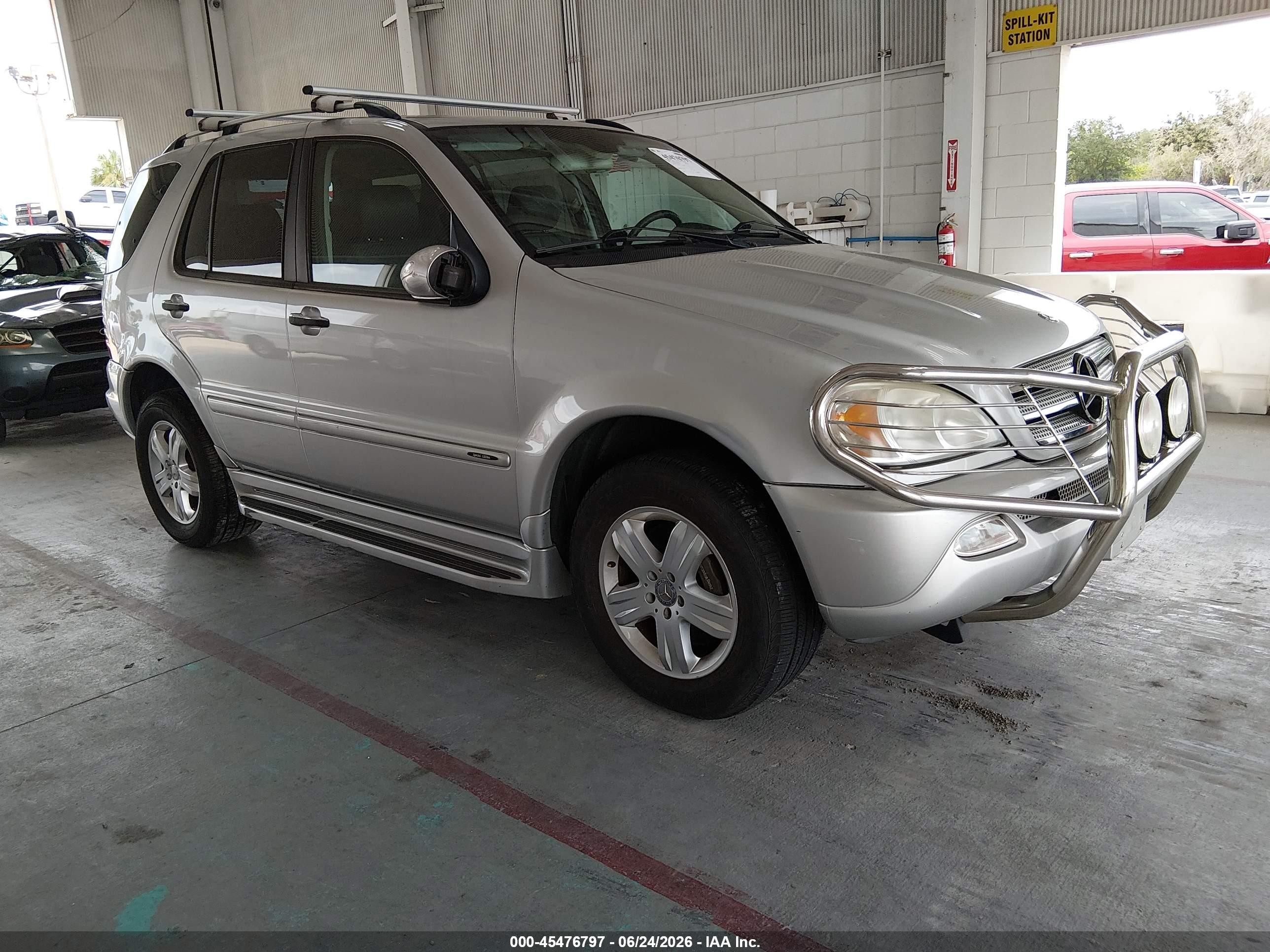 2005 Mercedes-Benz M 500, VIN 4JGAB75E05A543647 — Normal wear