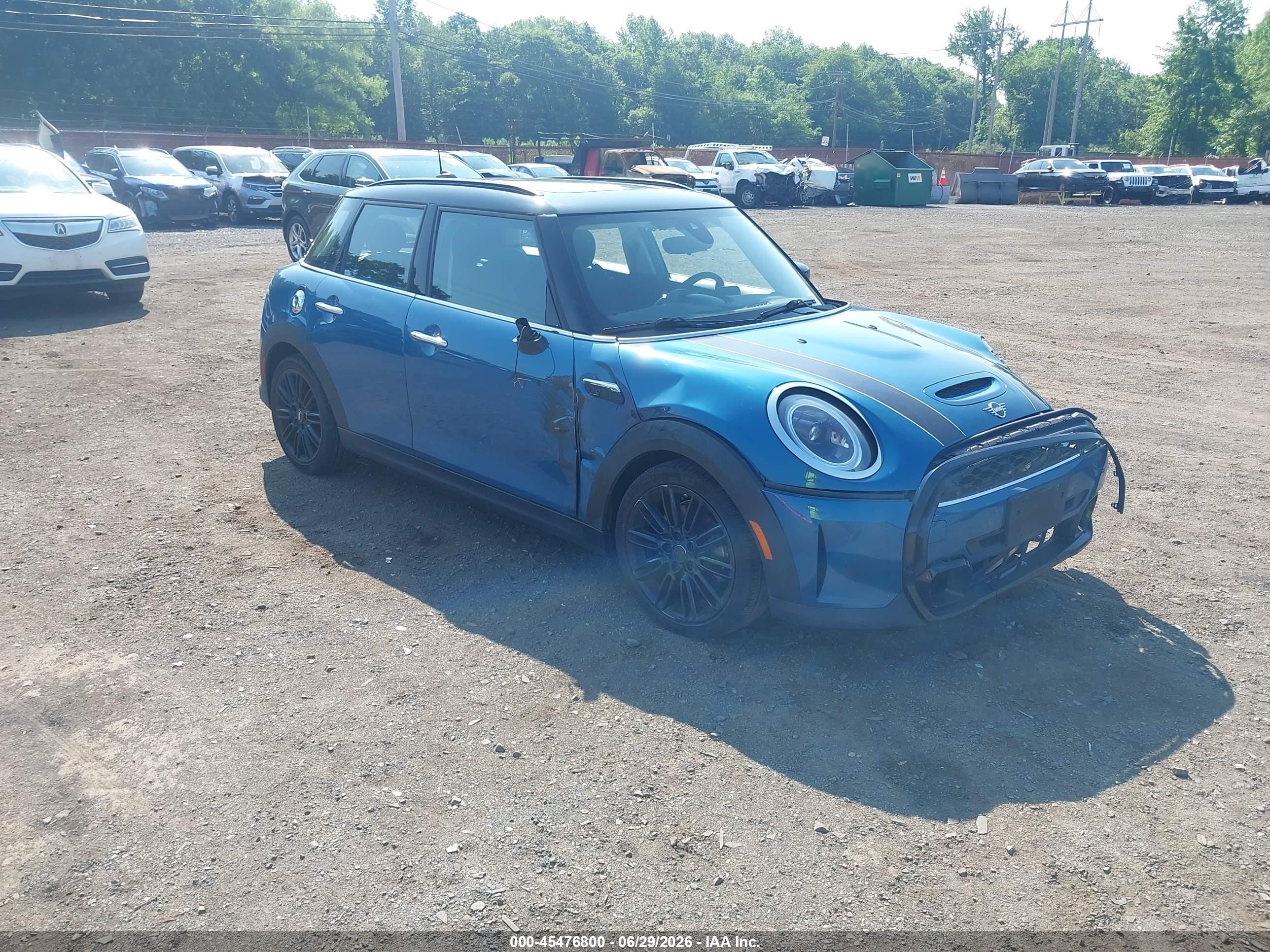 2022 MINI Hardtop 4 Door Cooper S, VIN WMW53DK02N2R49057 — Side