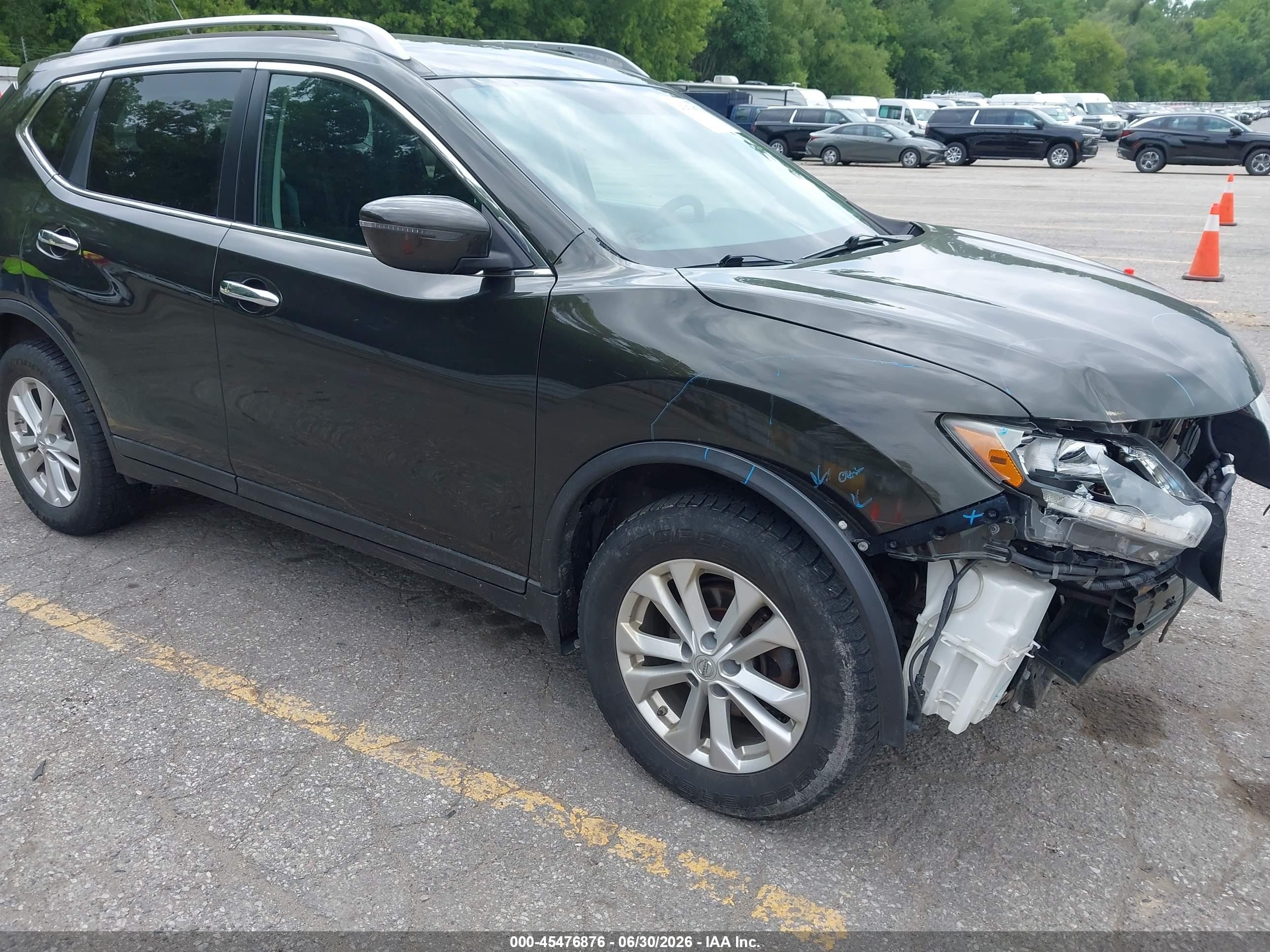 2016 Nissan Rogue SL, VIN 5N1AT2MV9GC740065 — Front end