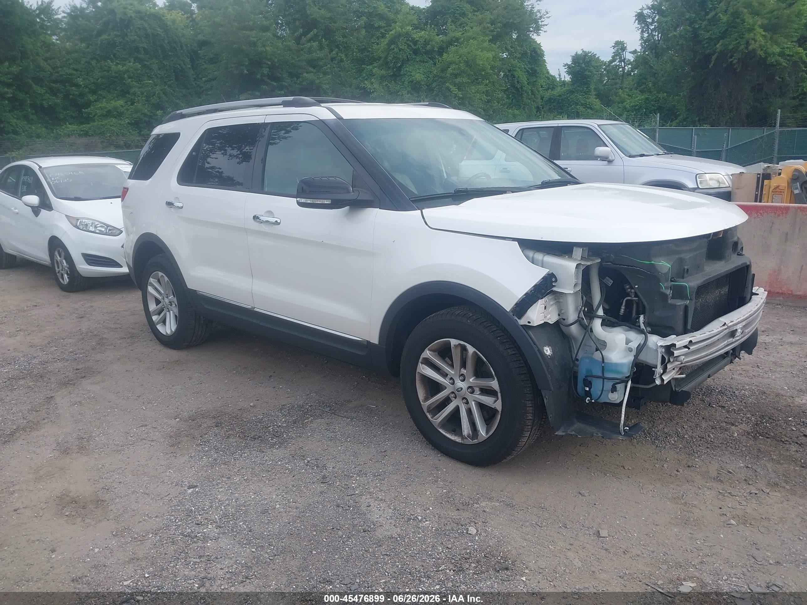 2015 Ford Explorer XLT, VIN 1FM5K8D88FGB47306 — Front end