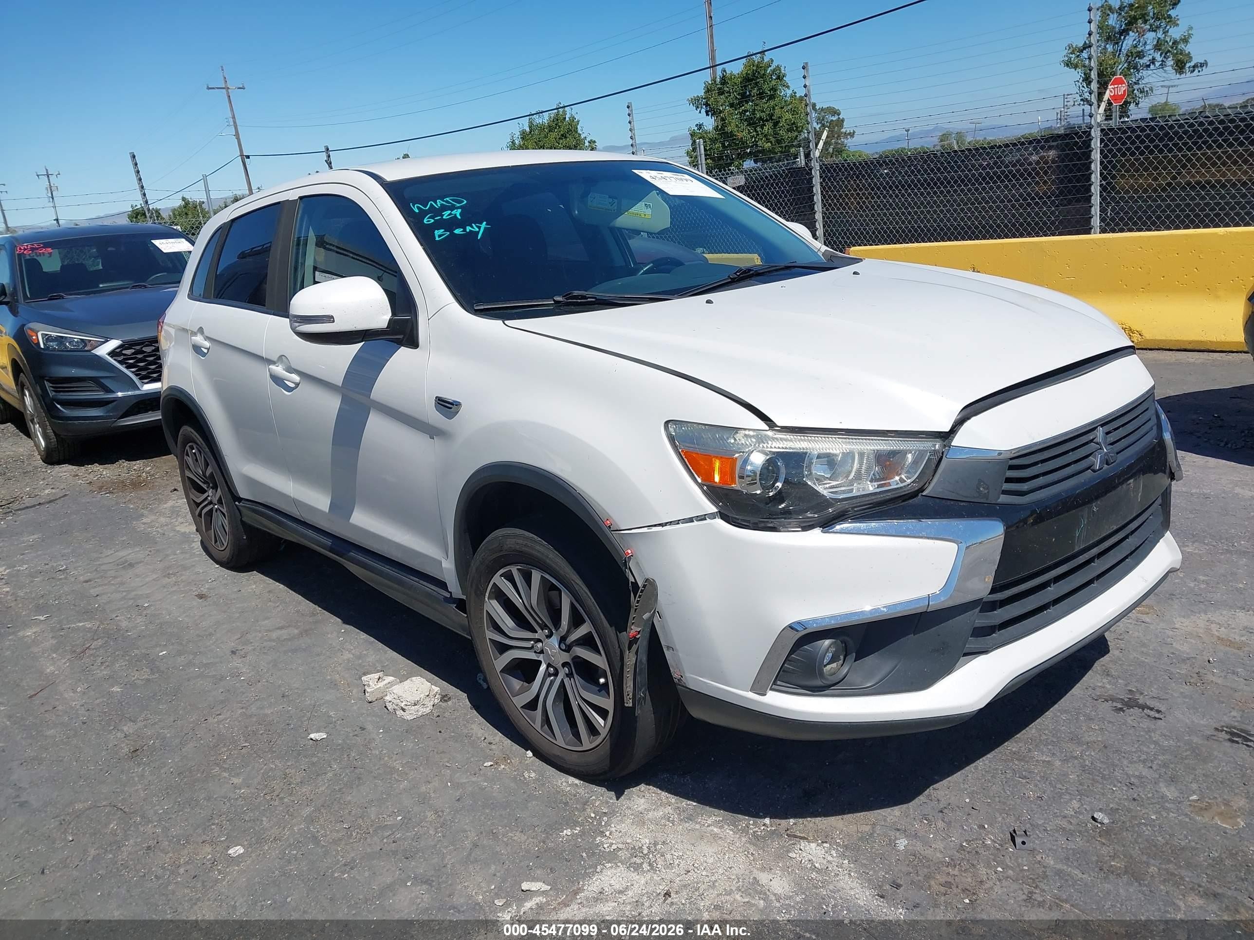 2016 Mitsubishi Outlander SE, VIN JA4AP3AW6GZ059395 — Front end