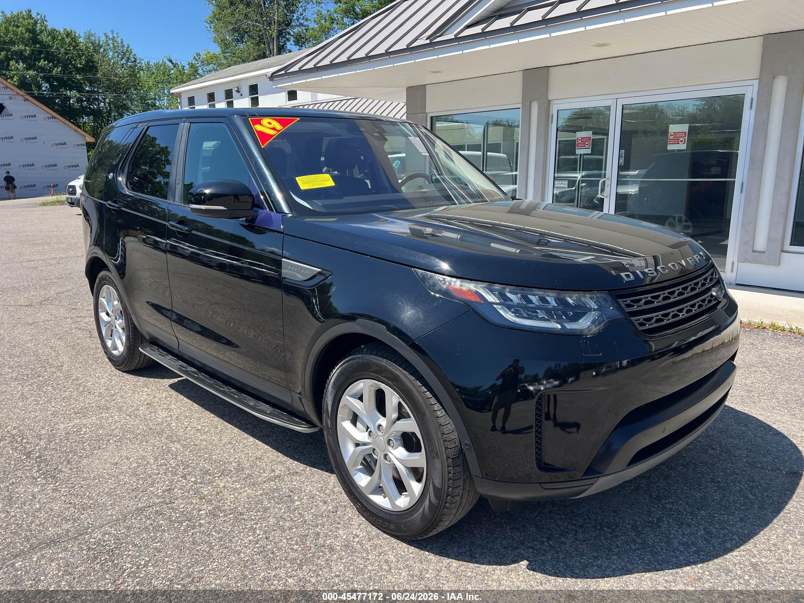 2019 Land Rover Discovery SE, VIN SALRG2RV4K2400835 — Normal wear