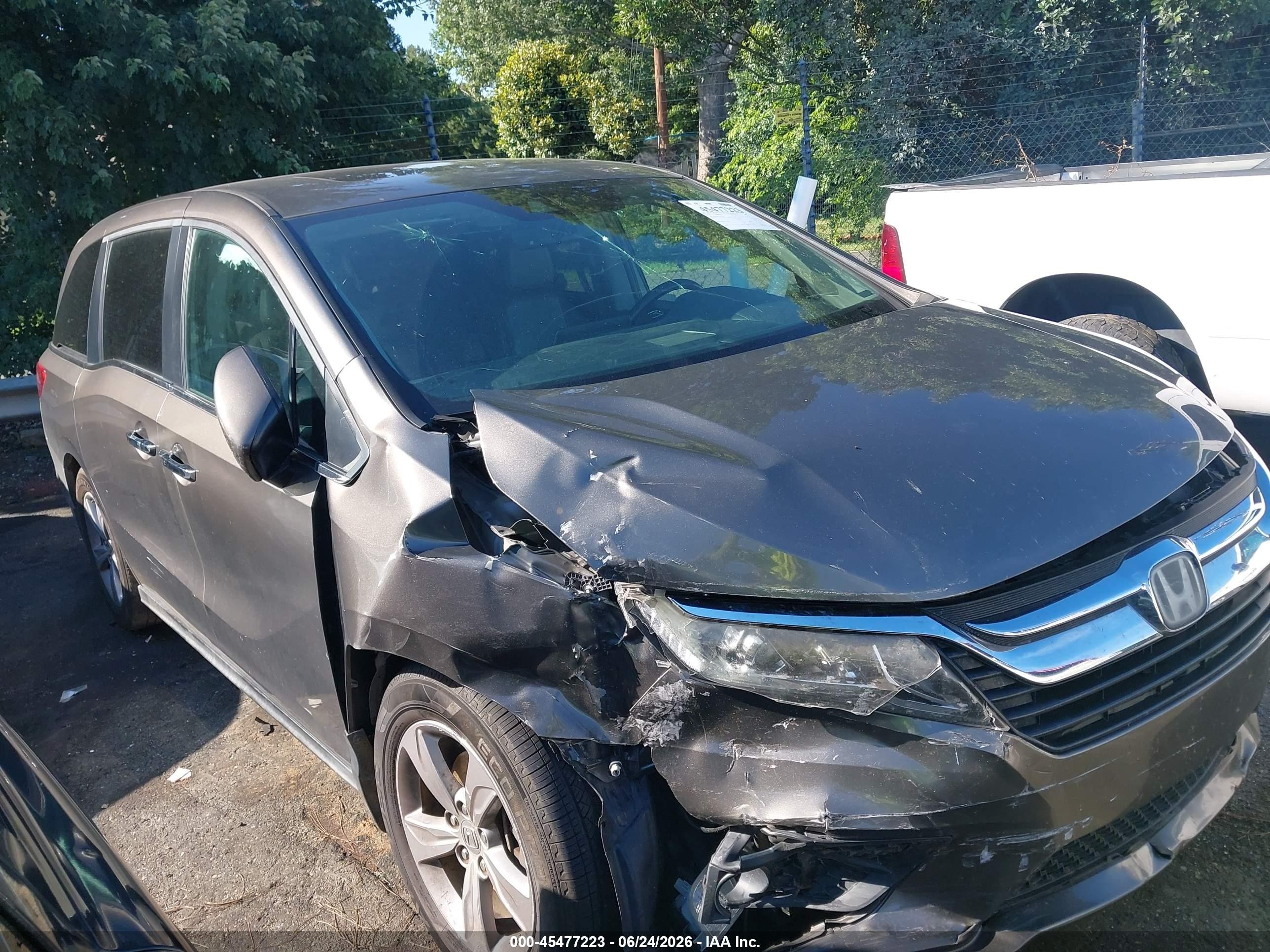 2019 Honda Odyssey EX-L, VIN 5FNRL6H75KB067247 — Front end