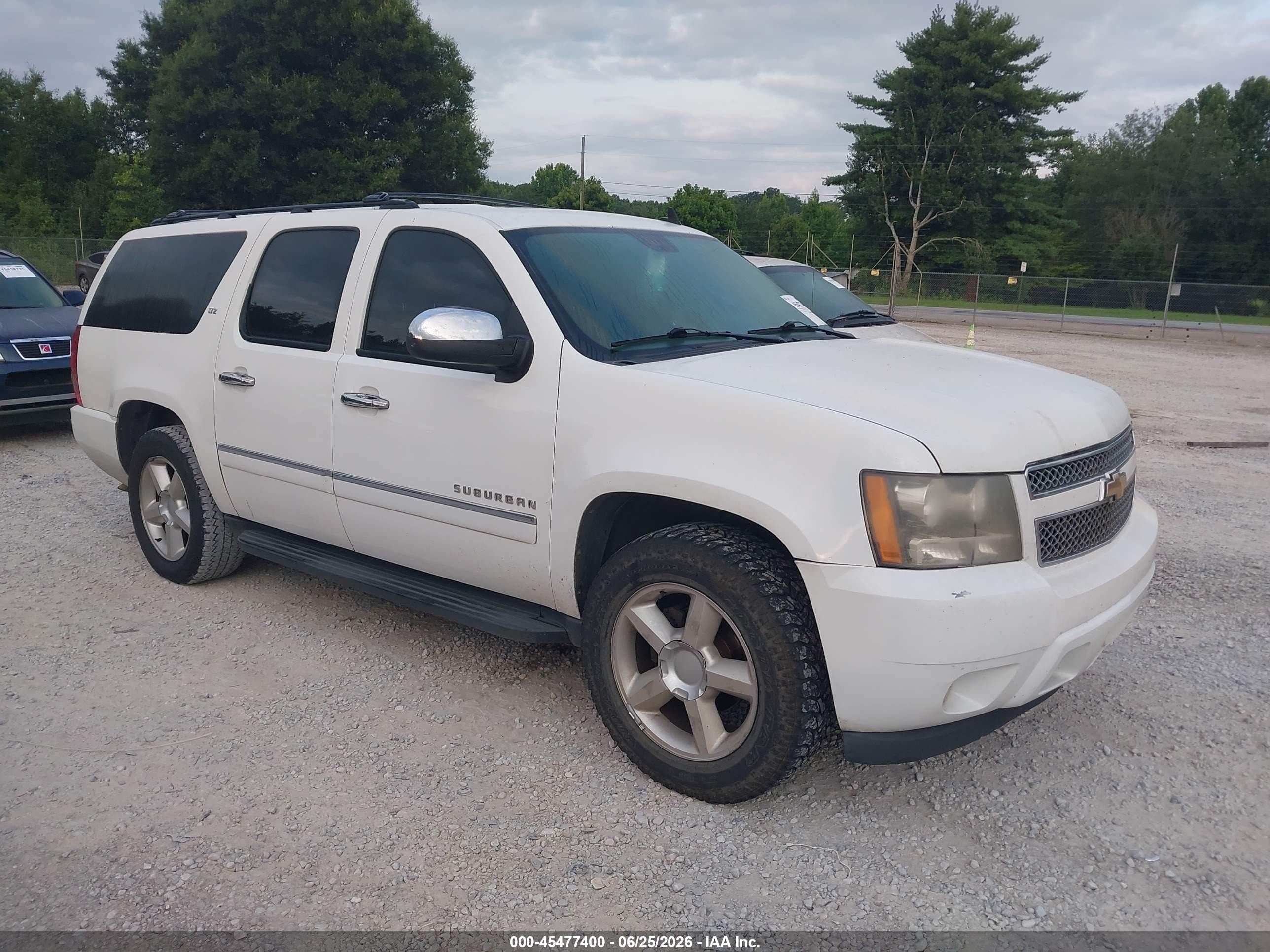 2010 Chevrolet Suburban LTZ, VIN 1GNUCKE08AR185531 — Зад