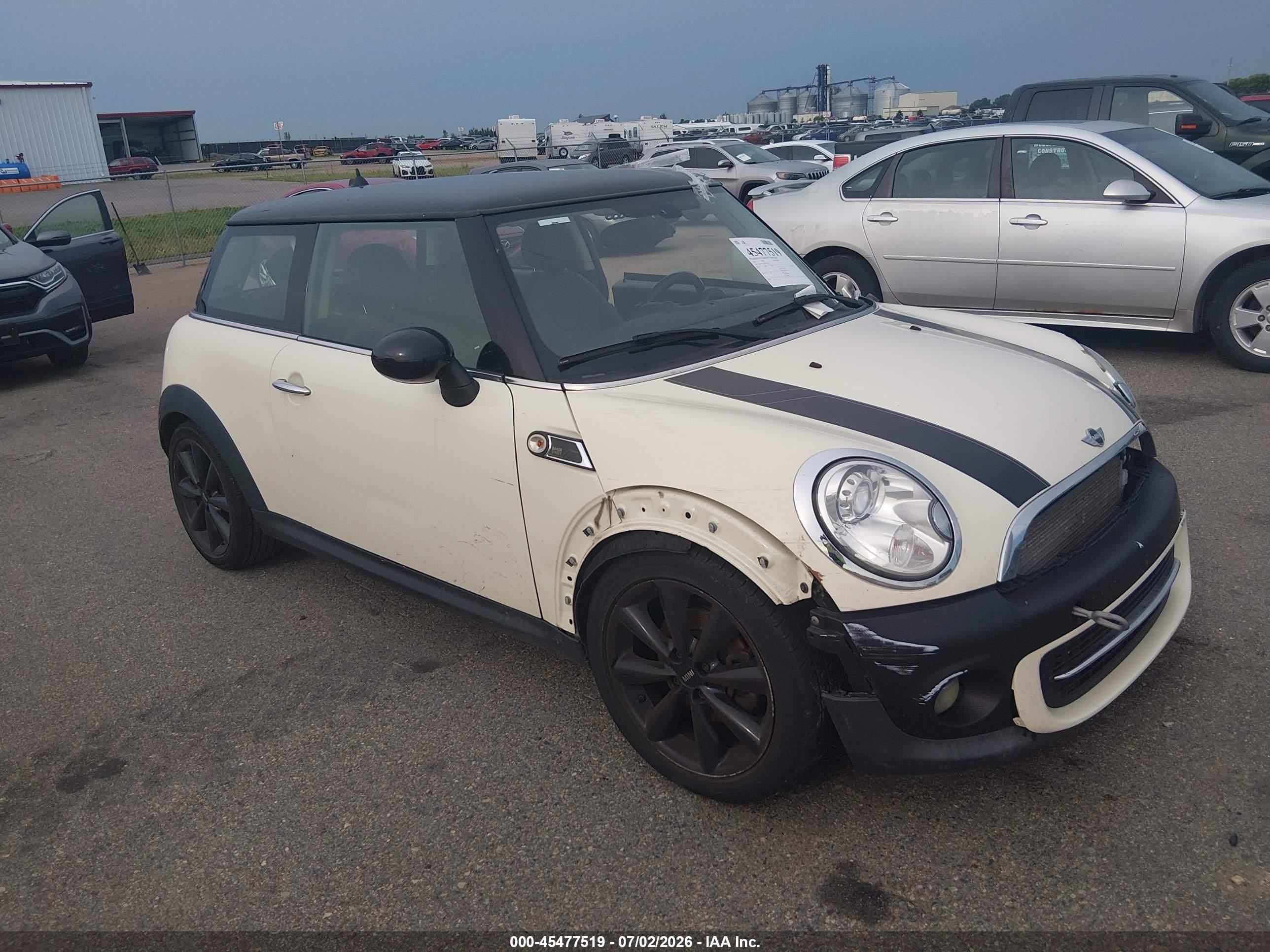 2013 MINI Hardtop, VIN WMWSU3C57DT374340 — Side