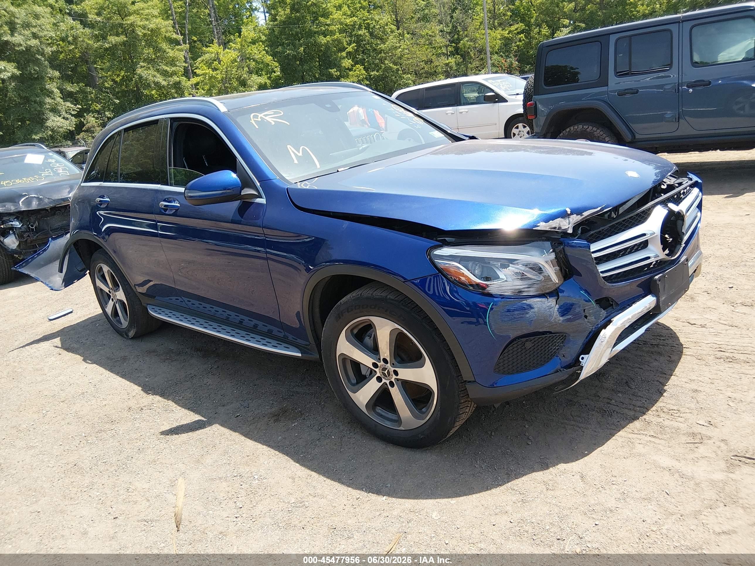 2017 Mercedes-Benz GLC 300, VIN WDC0G4KB2HF242843 — Перед