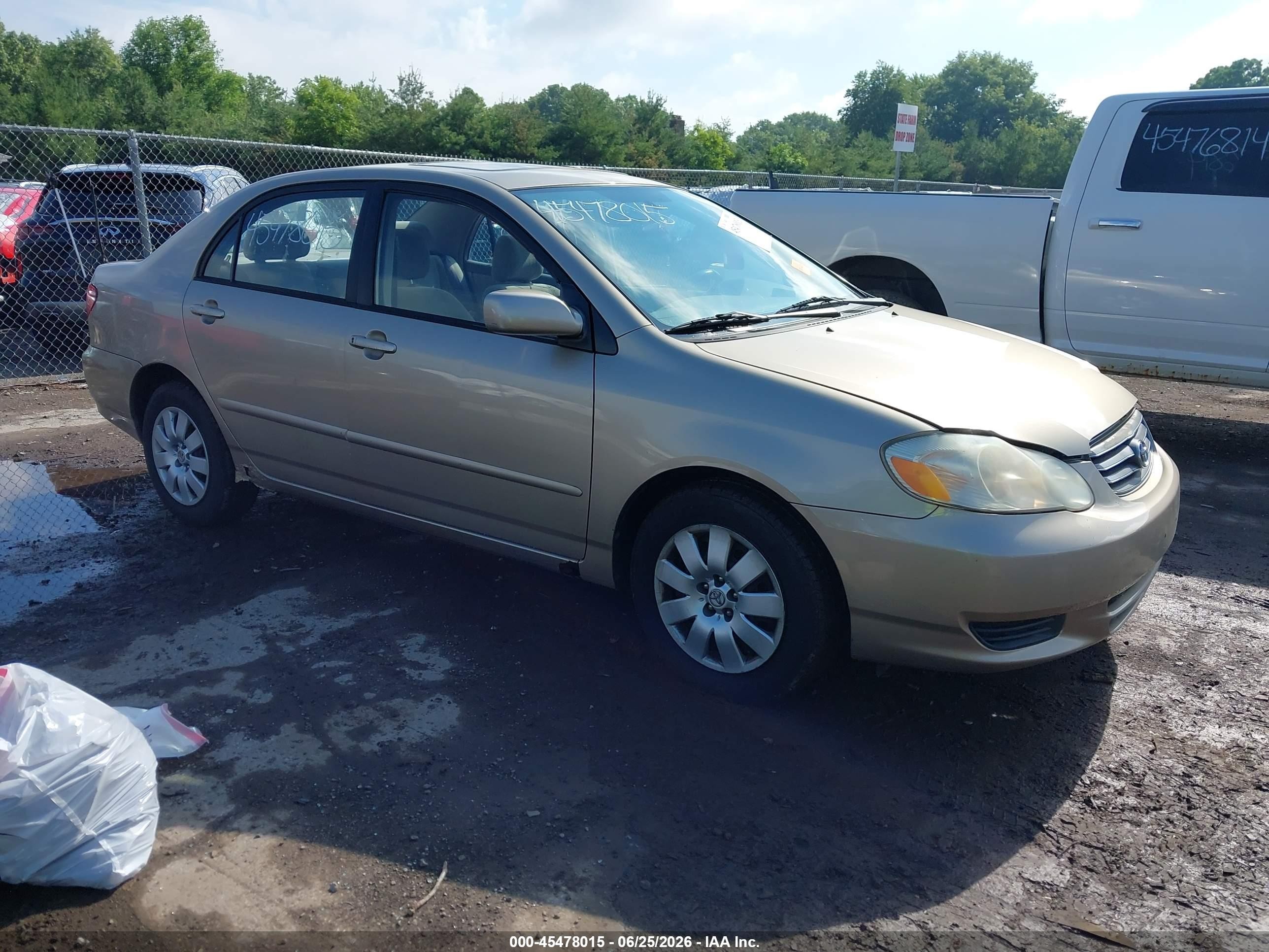 2004 Toyota Corolla LE, VIN 1NXBR38E64Z262146 — Side
