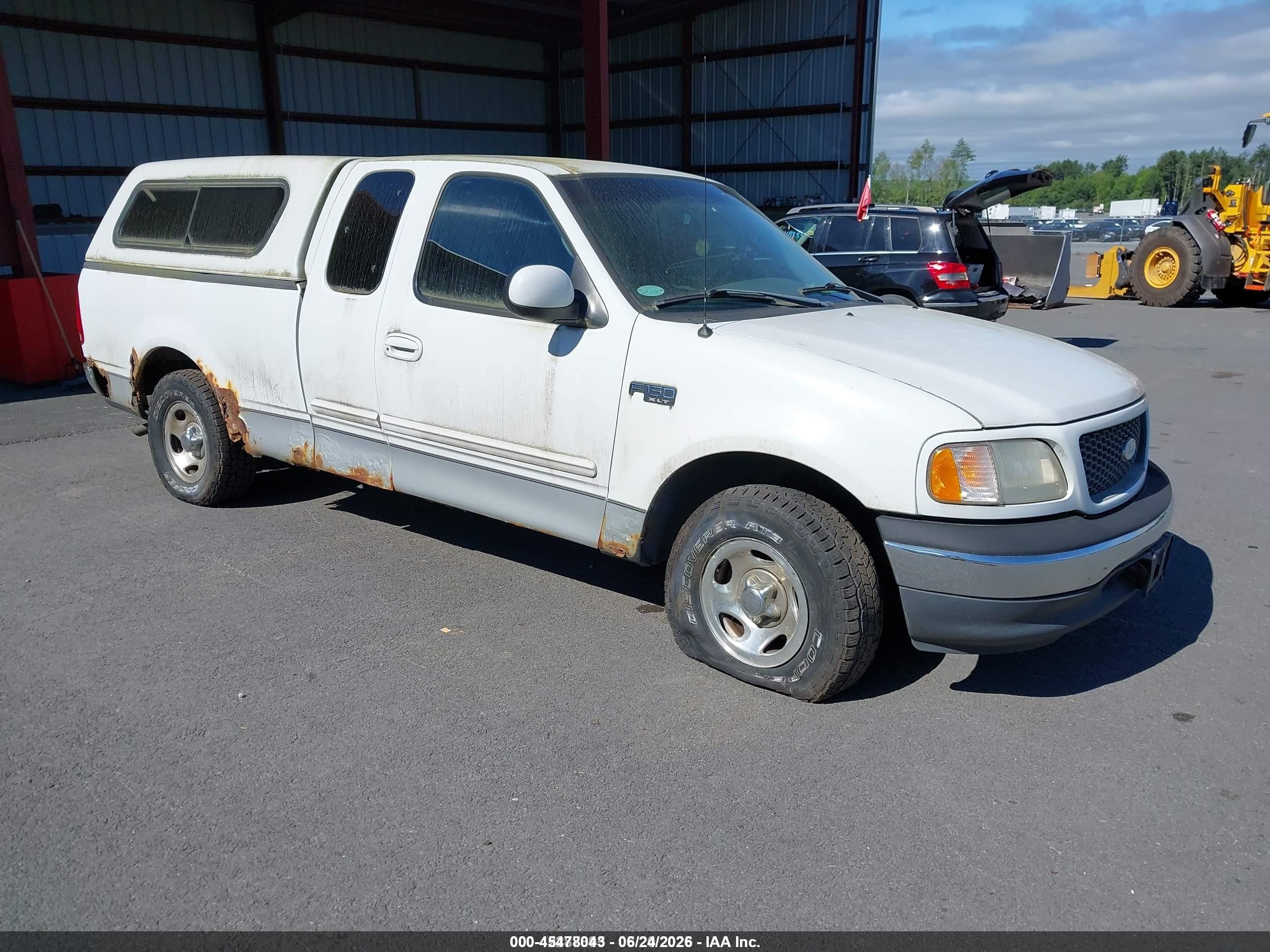 2000 Ford F-150 XL, VIN 1FTZX1720YNB99551 — Undercarriage