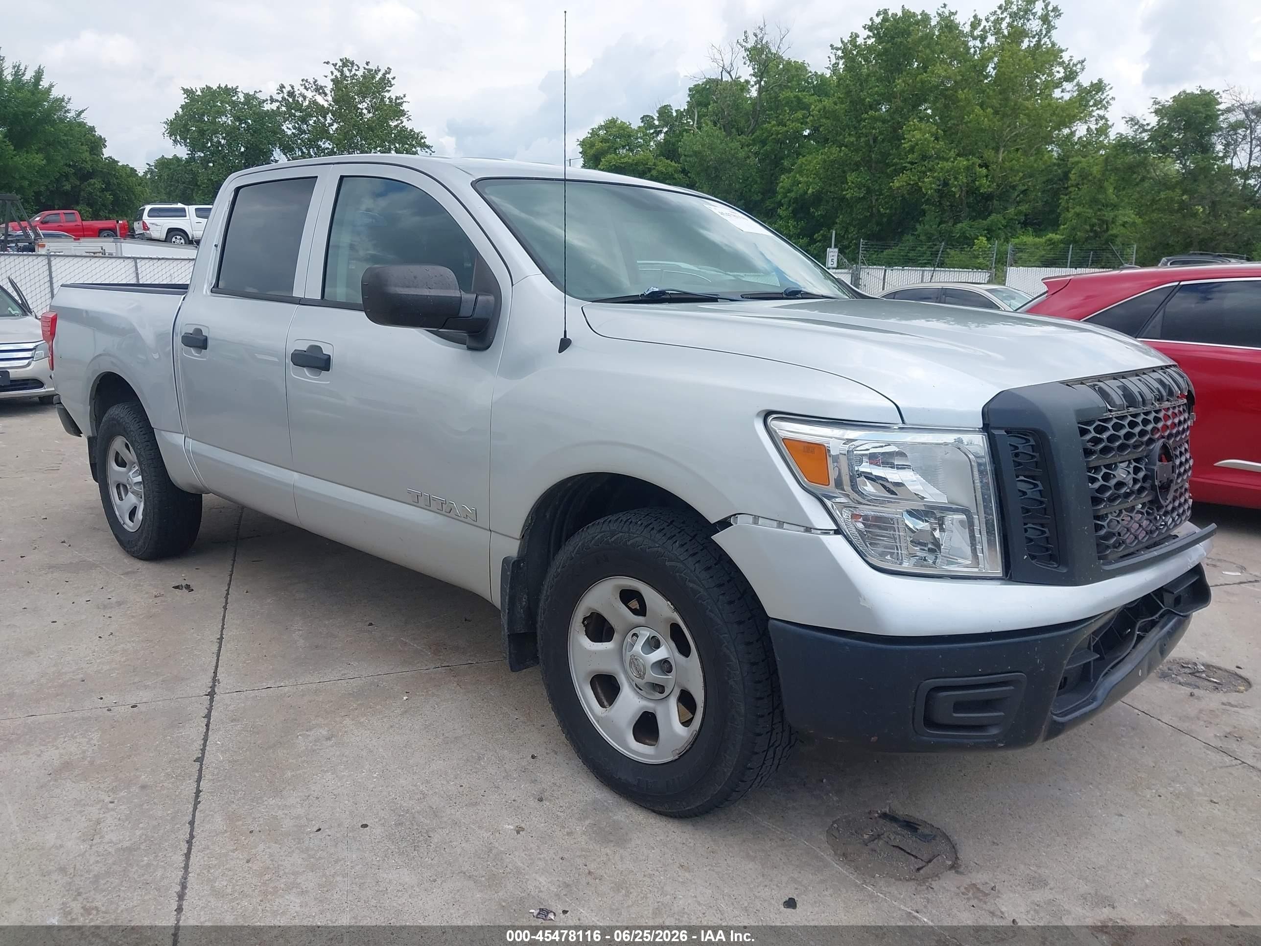 2017 Nissan Titan SV, VIN 1N6AA1EJ8HN536389 — Front end