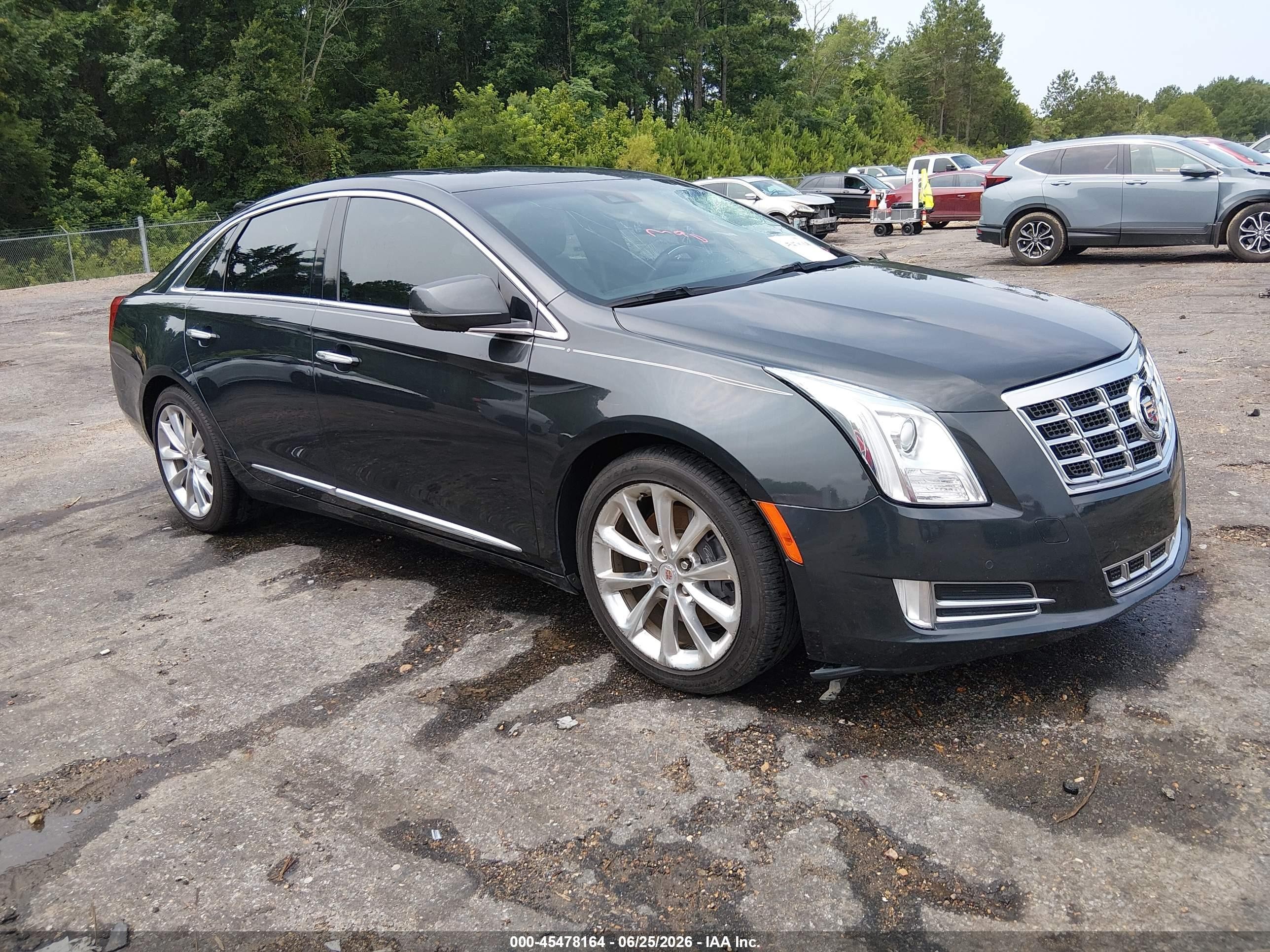 2013 Cadillac XTS Luxury, VIN 2G61P5S30D9103017 — Side