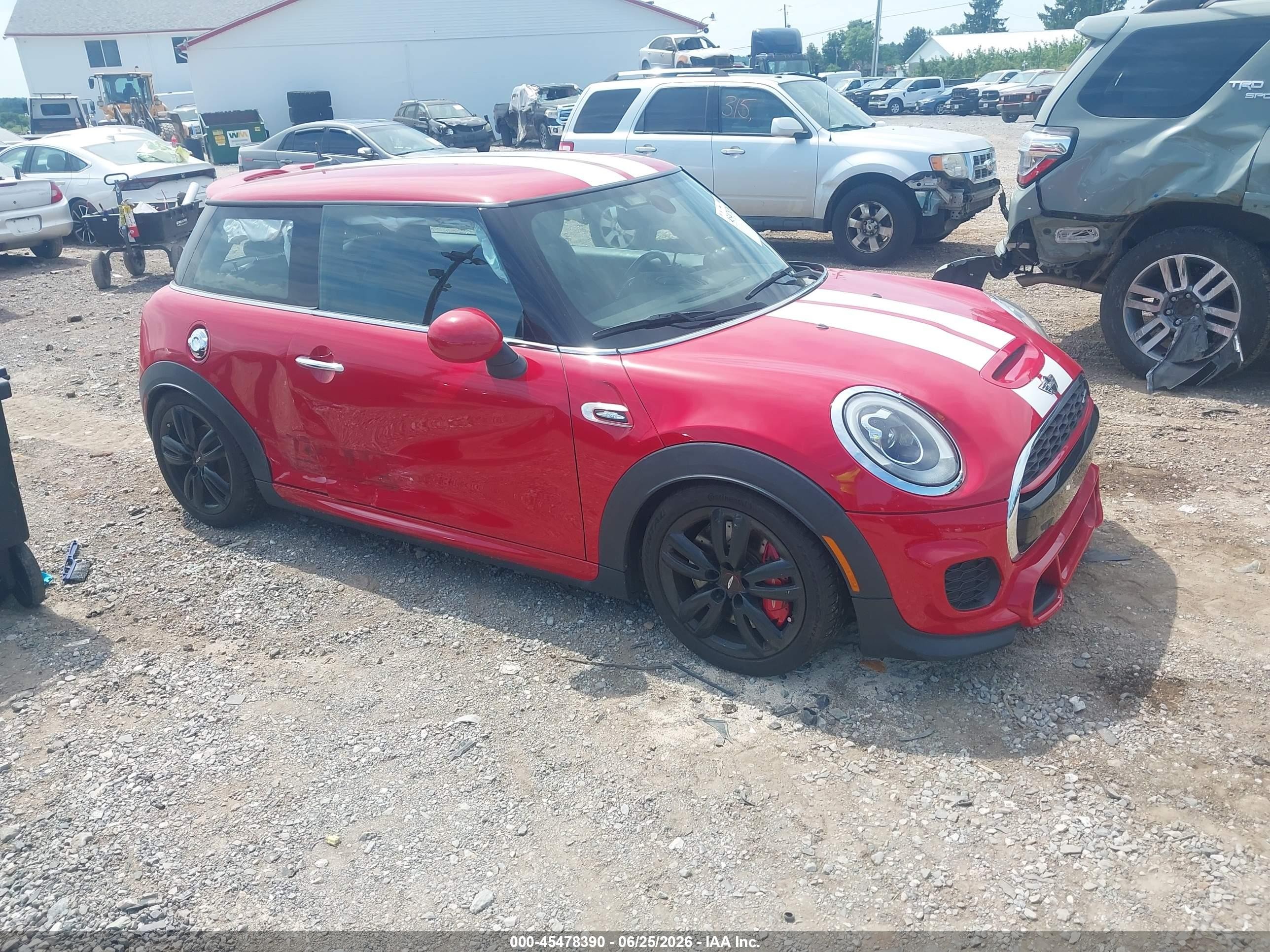 2016 MINI Hardtop John Cooper Works, VIN WMWXM9C53GT997760 — Side