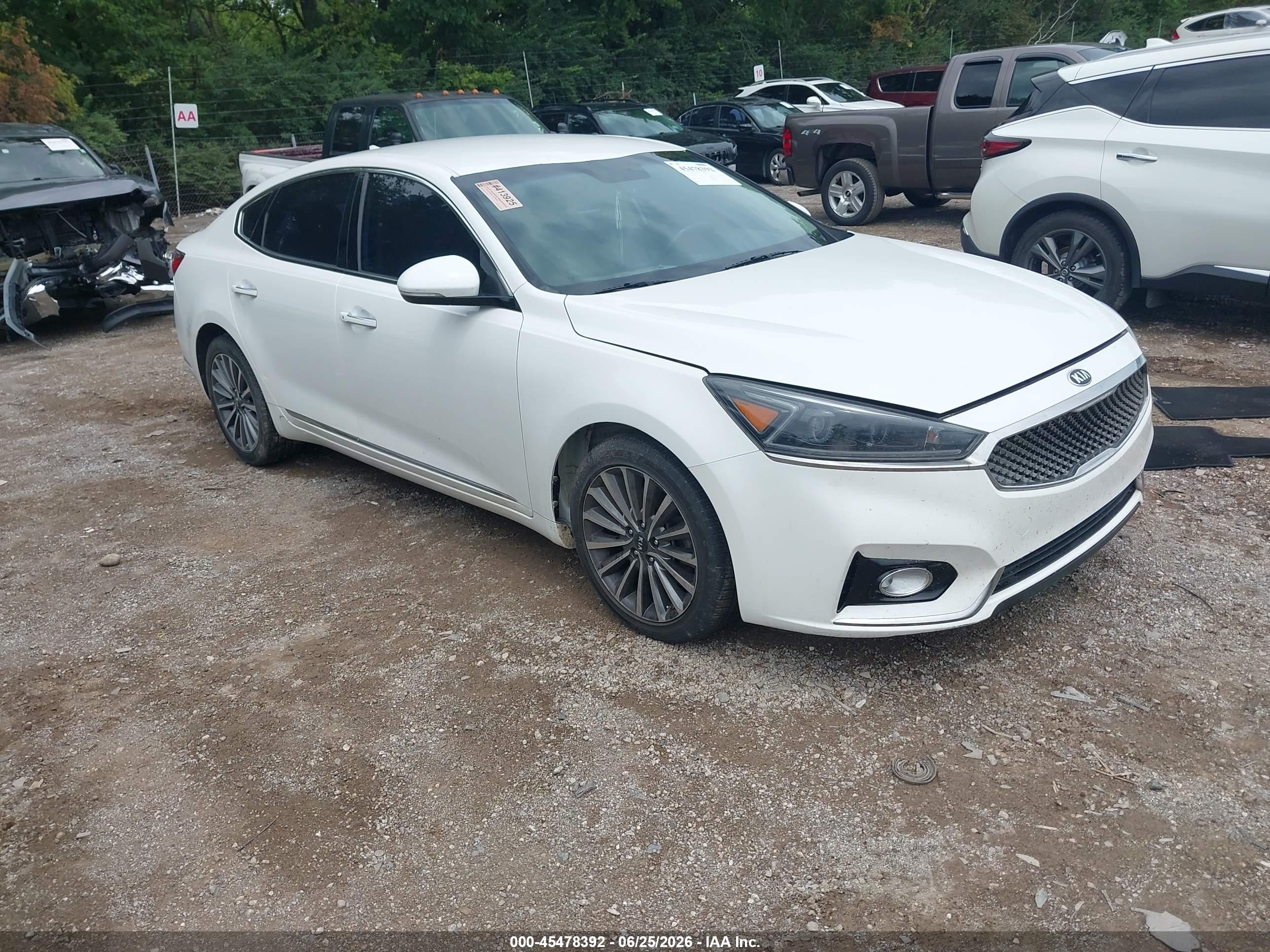 2017 Kia Cadenza Premium, VIN KNALC4J11H5080858 — Rear end