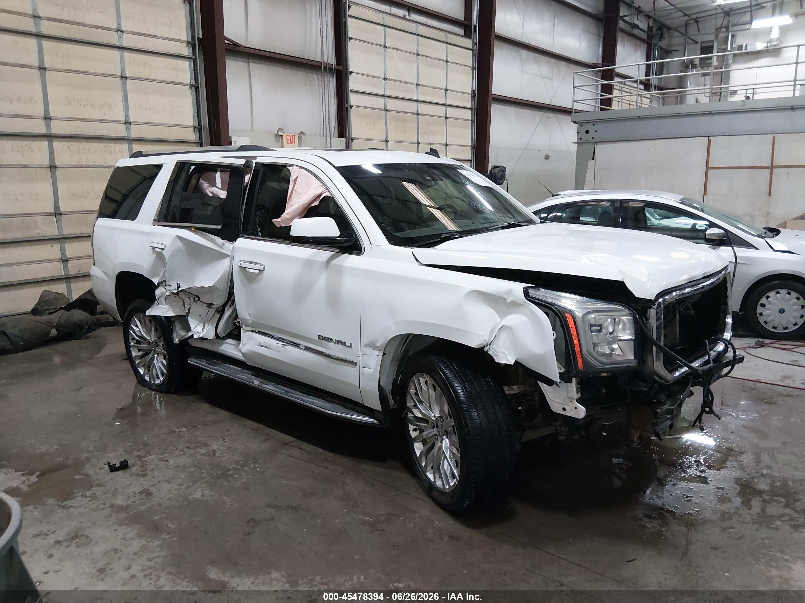 2015 GMC Yukon Denali, VIN 1GKS2CKJ4FR180148 — Front end