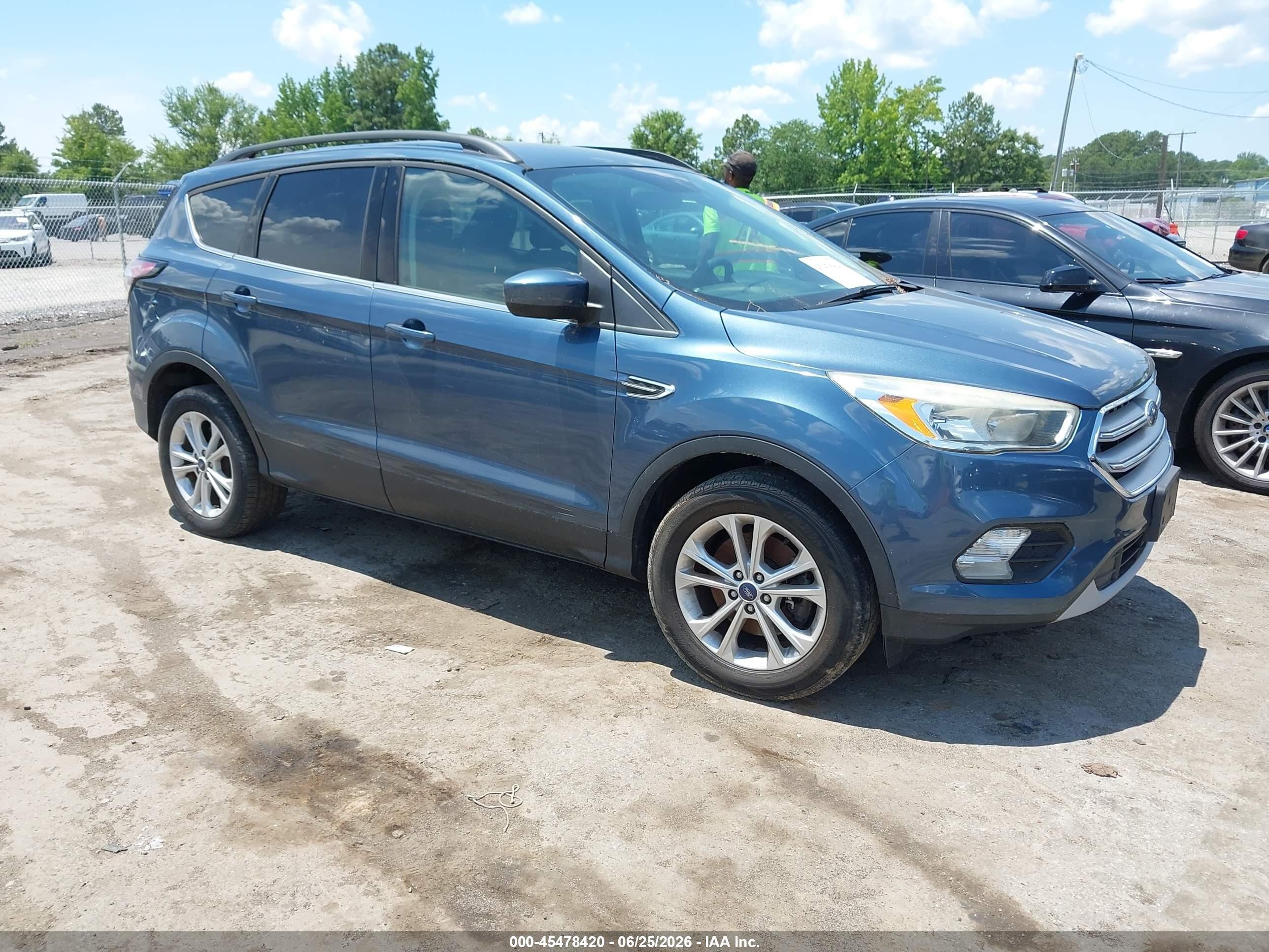 2018 Ford Escape SE, VIN 1FMCU9GD1JUB05604 — Normal wear