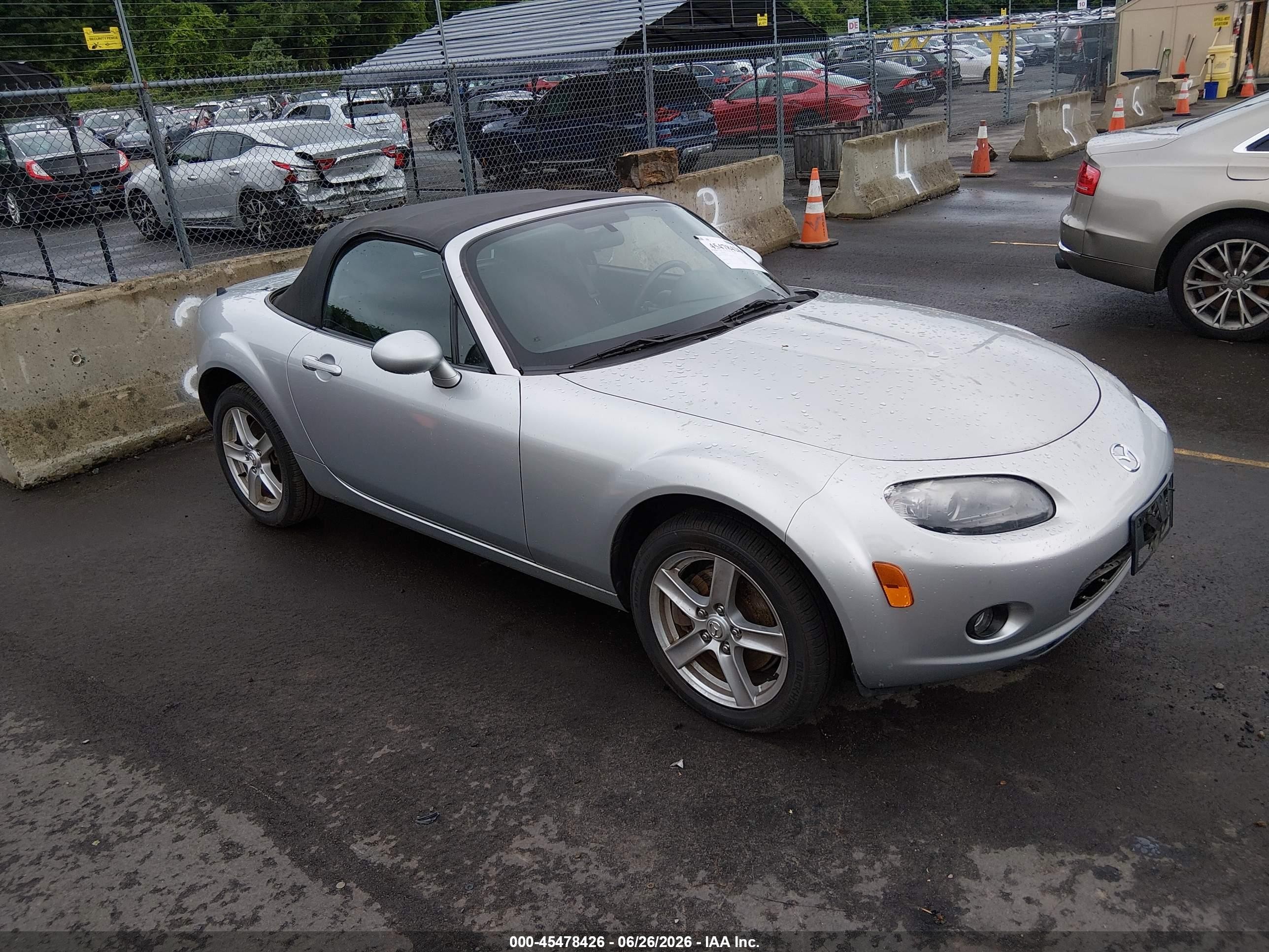 2006 Mazda MX-5 Miata Touring, VIN JM1NC25F860108350 — Normal wear