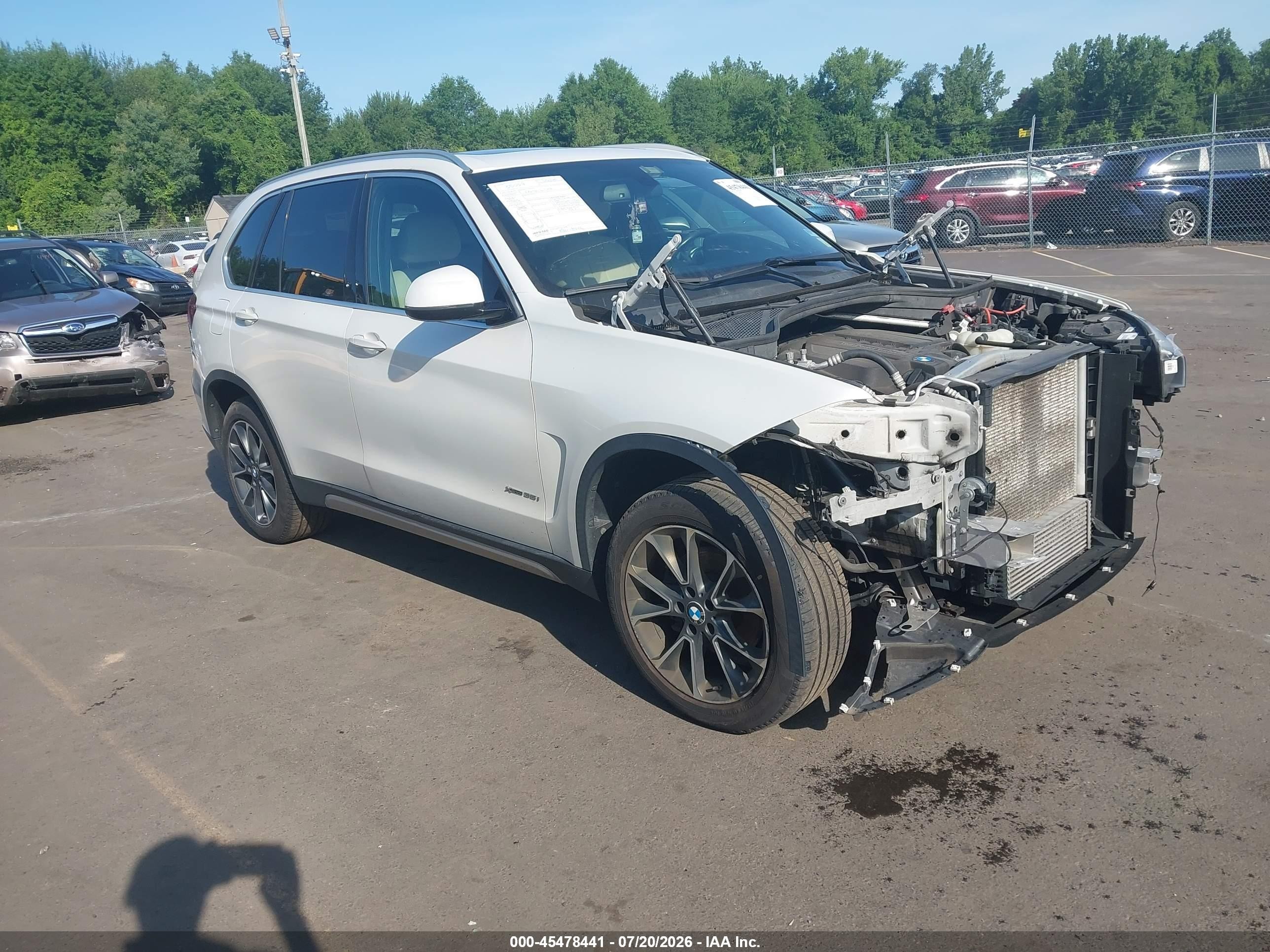 2018 BMW X5 xDrive35i, VIN 5UXKR0C59J0Y06117 — Front end