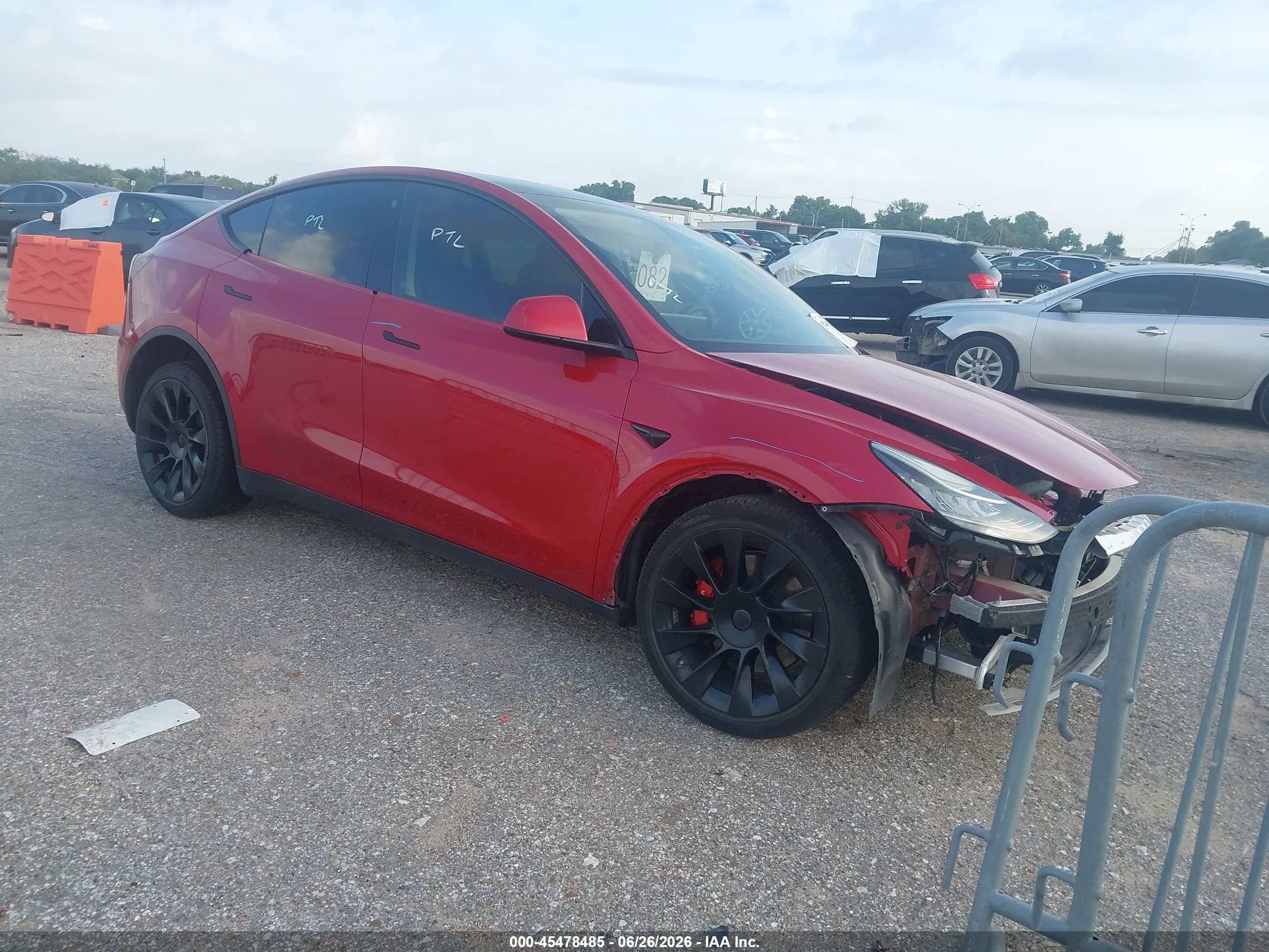 2022 Tesla Model Y Long Range, VIN 7SAYGDEE6NF395792 — Front end