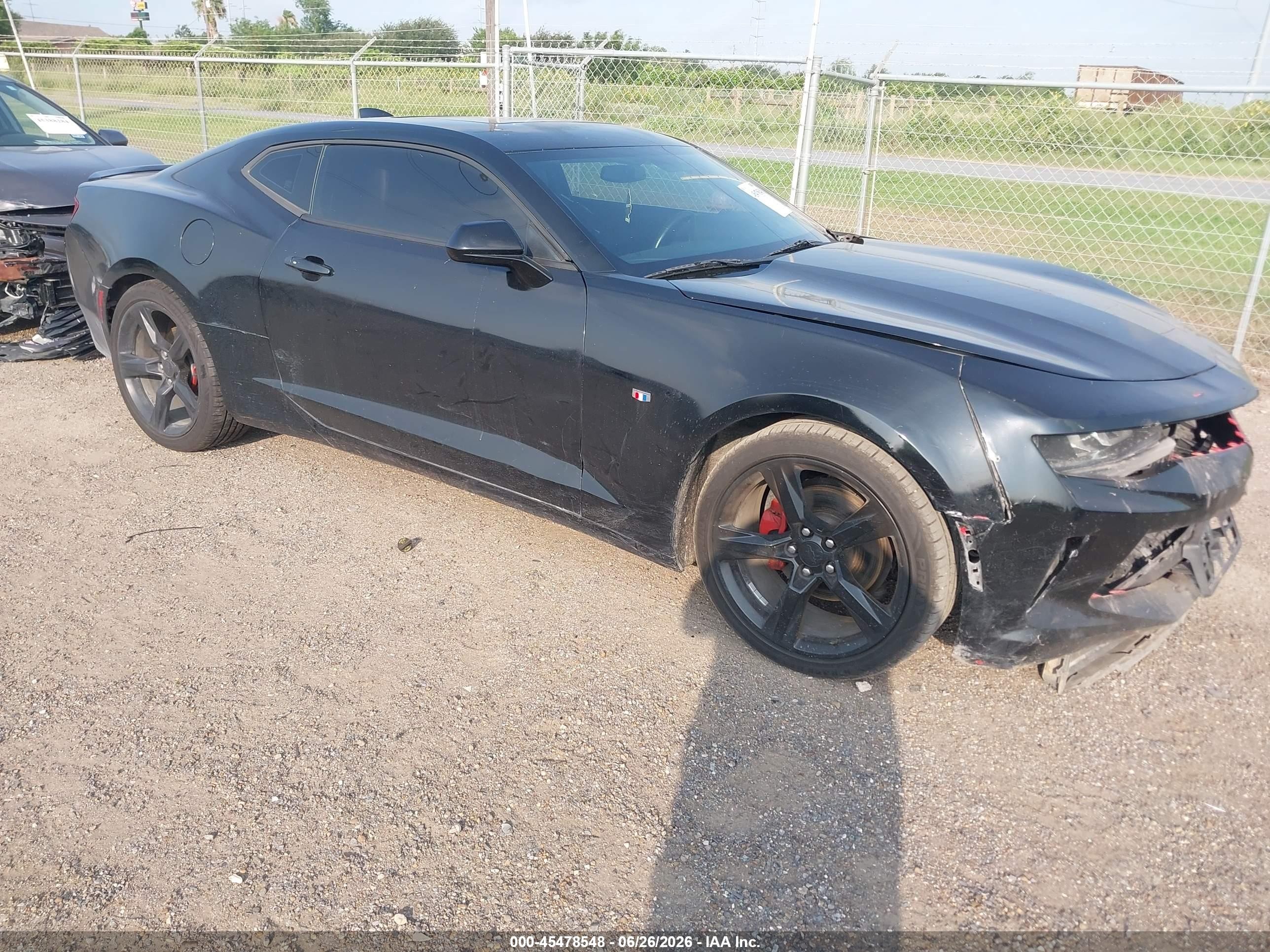 2016 Chevrolet Camaro 2LT, VIN 1G1FD1RX8G0181260 — Front end