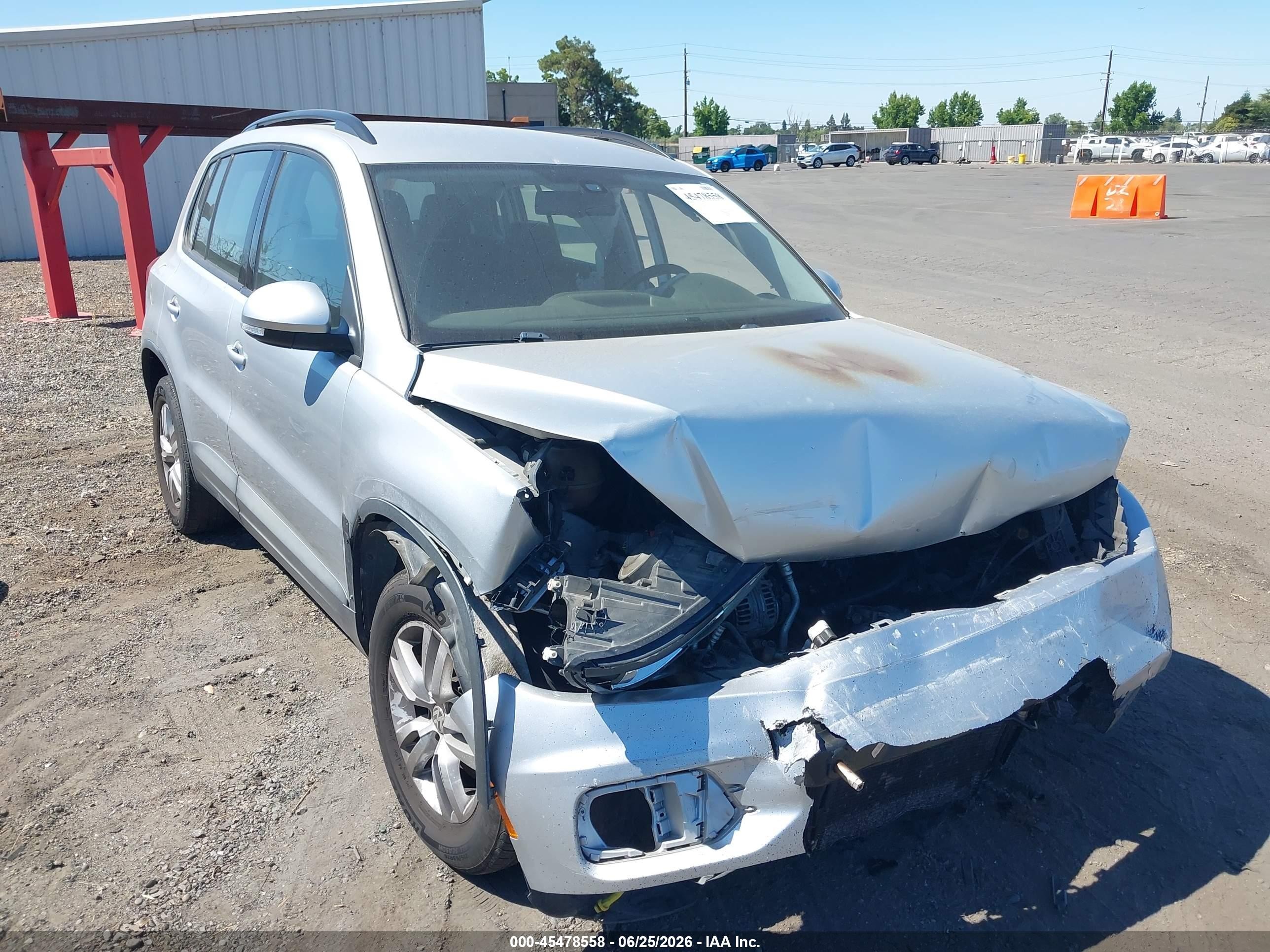 2016 Volkswagen Tiguan S, VIN WVGAV7AX1GW550160 — Not stated