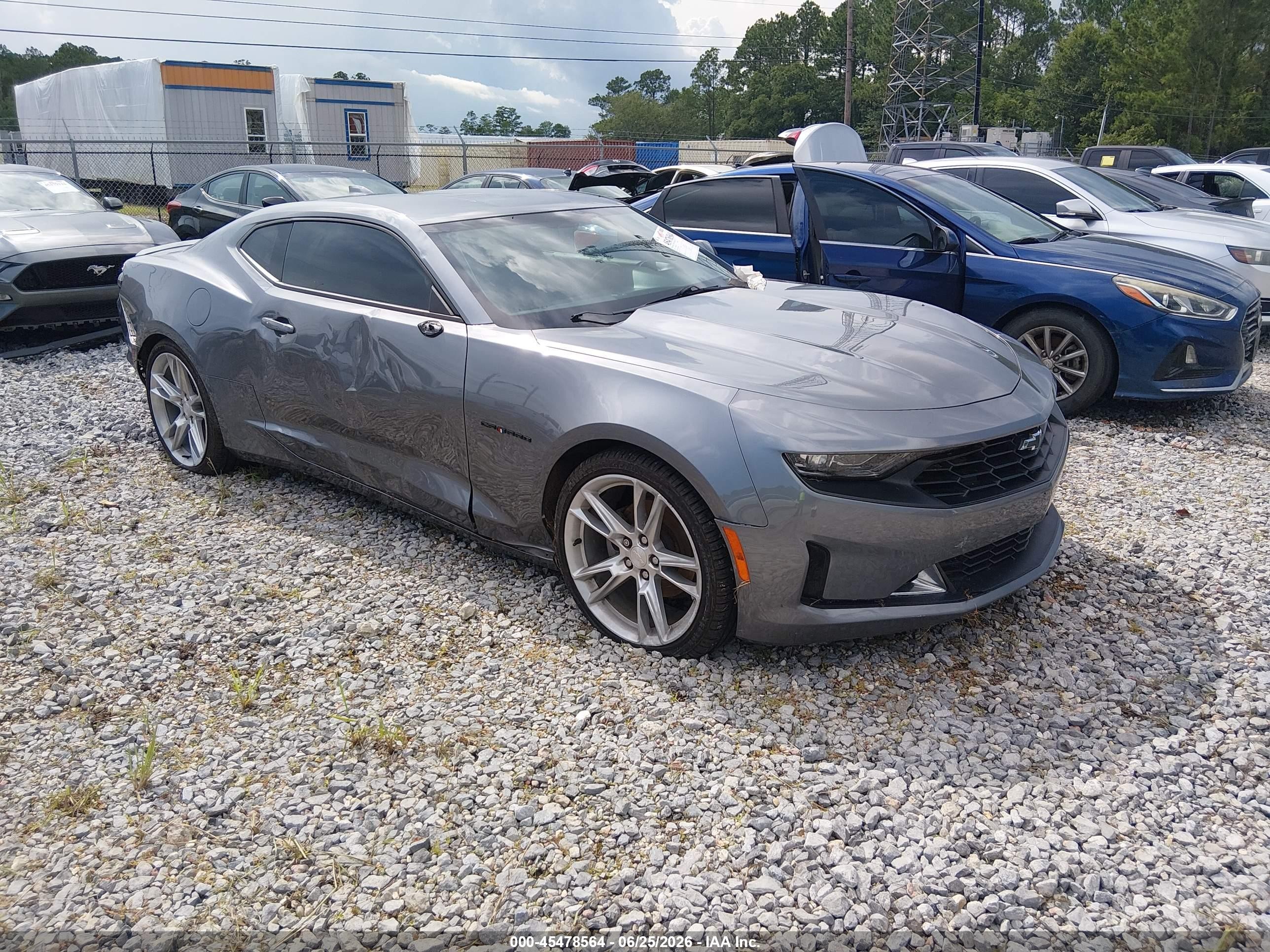 2020 Chevrolet Camaro 1LT, VIN 1G1FB1RS5L0107802 — Side